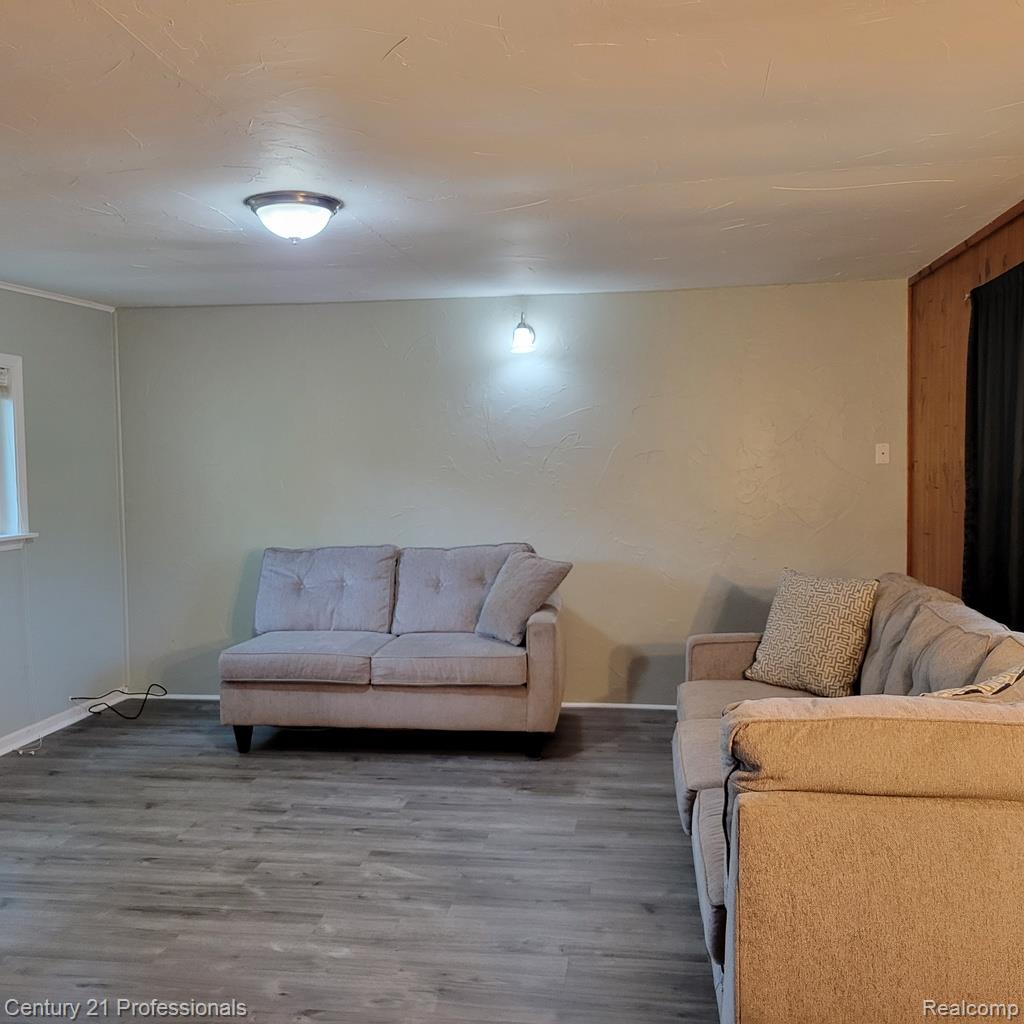 3225 Crooks Road Property Photo 15