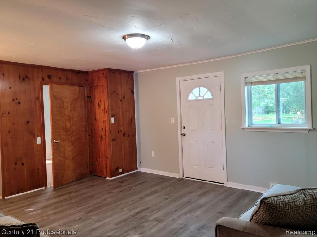 3225 Crooks Road Property Photo 16