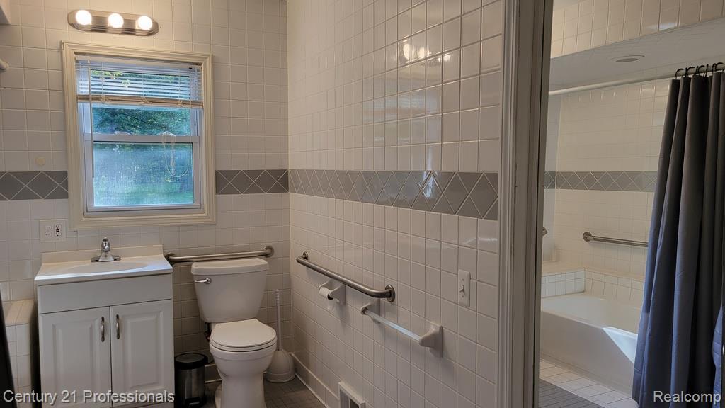 3225 Crooks Road Property Photo 19