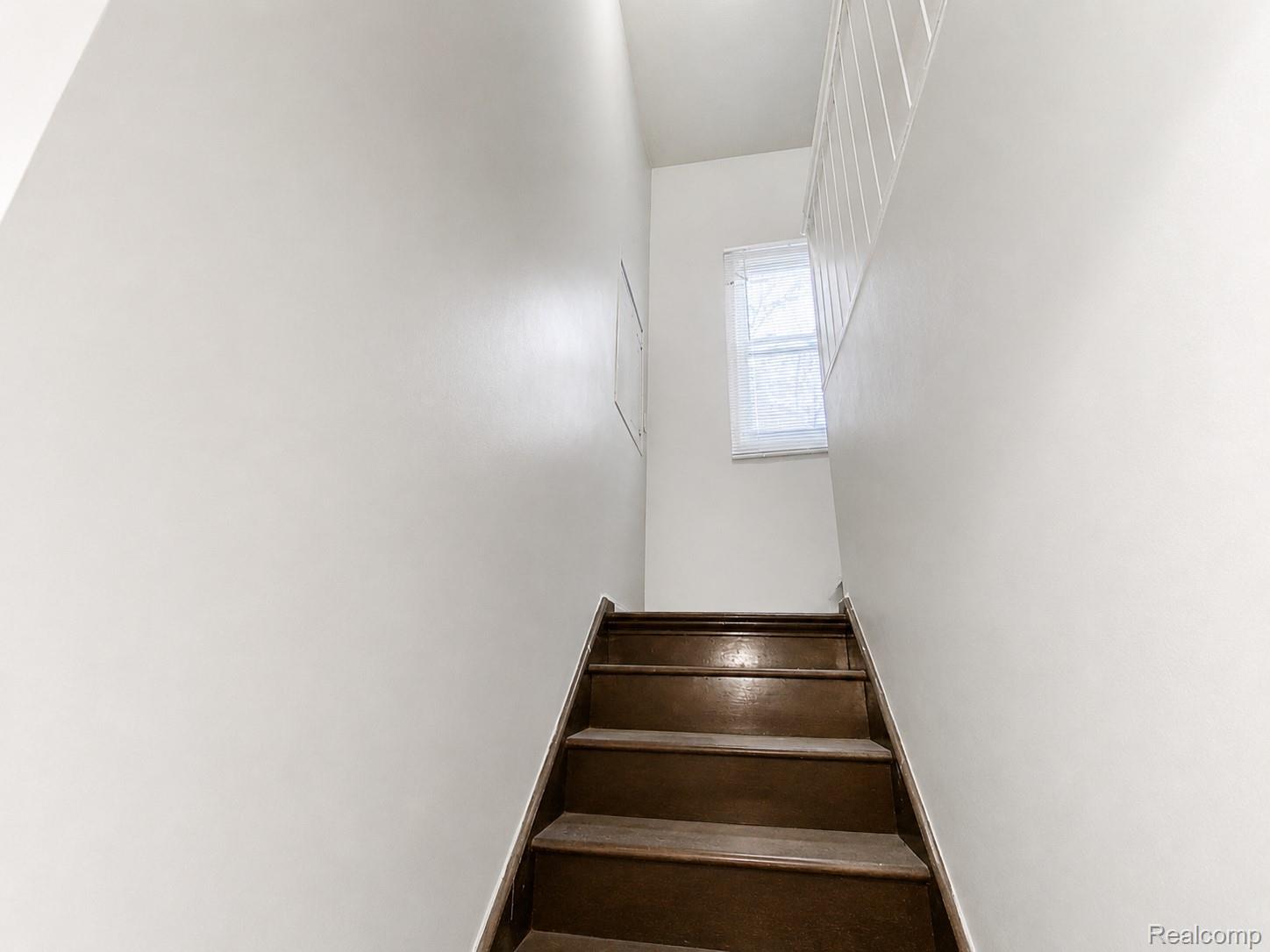 19447 Huntington Road Property Photo 3