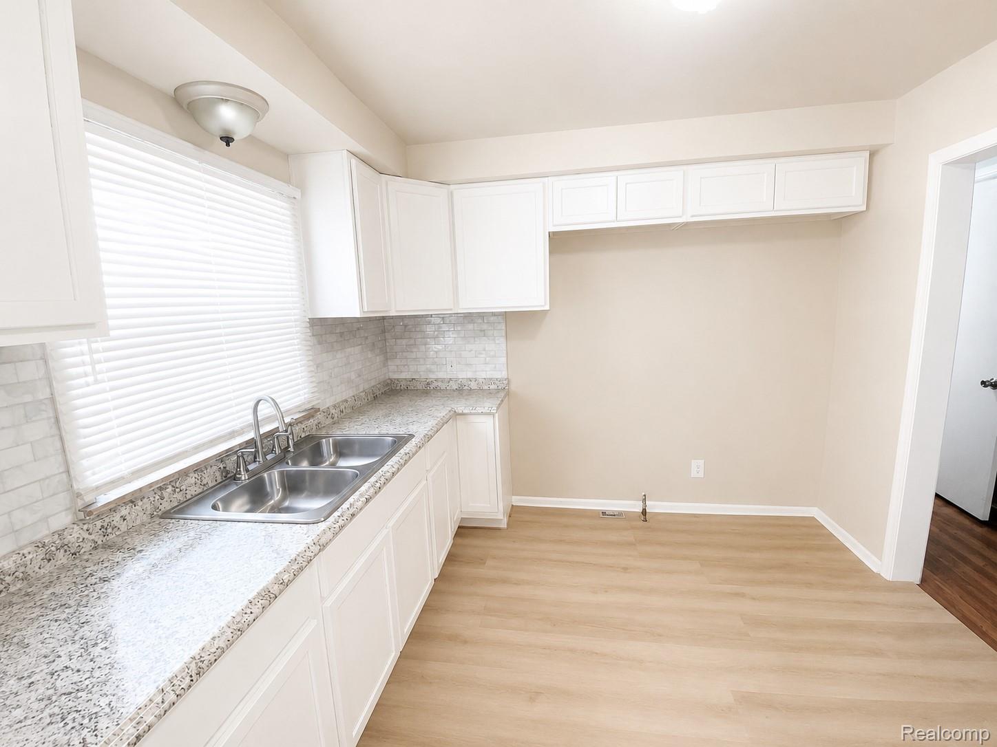 19447 Huntington Road Property Photo 9