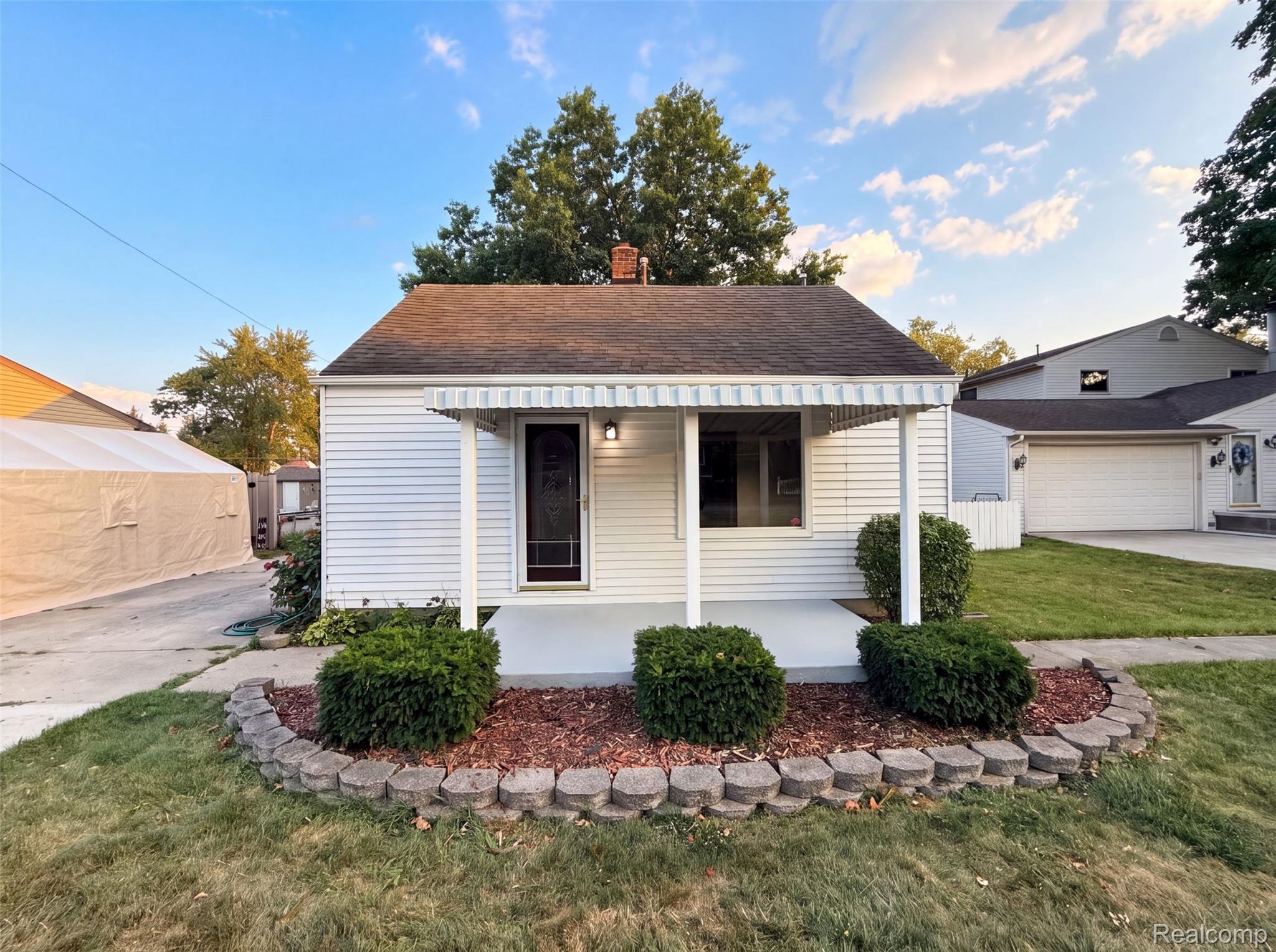 35115 University Street Property Photo 1