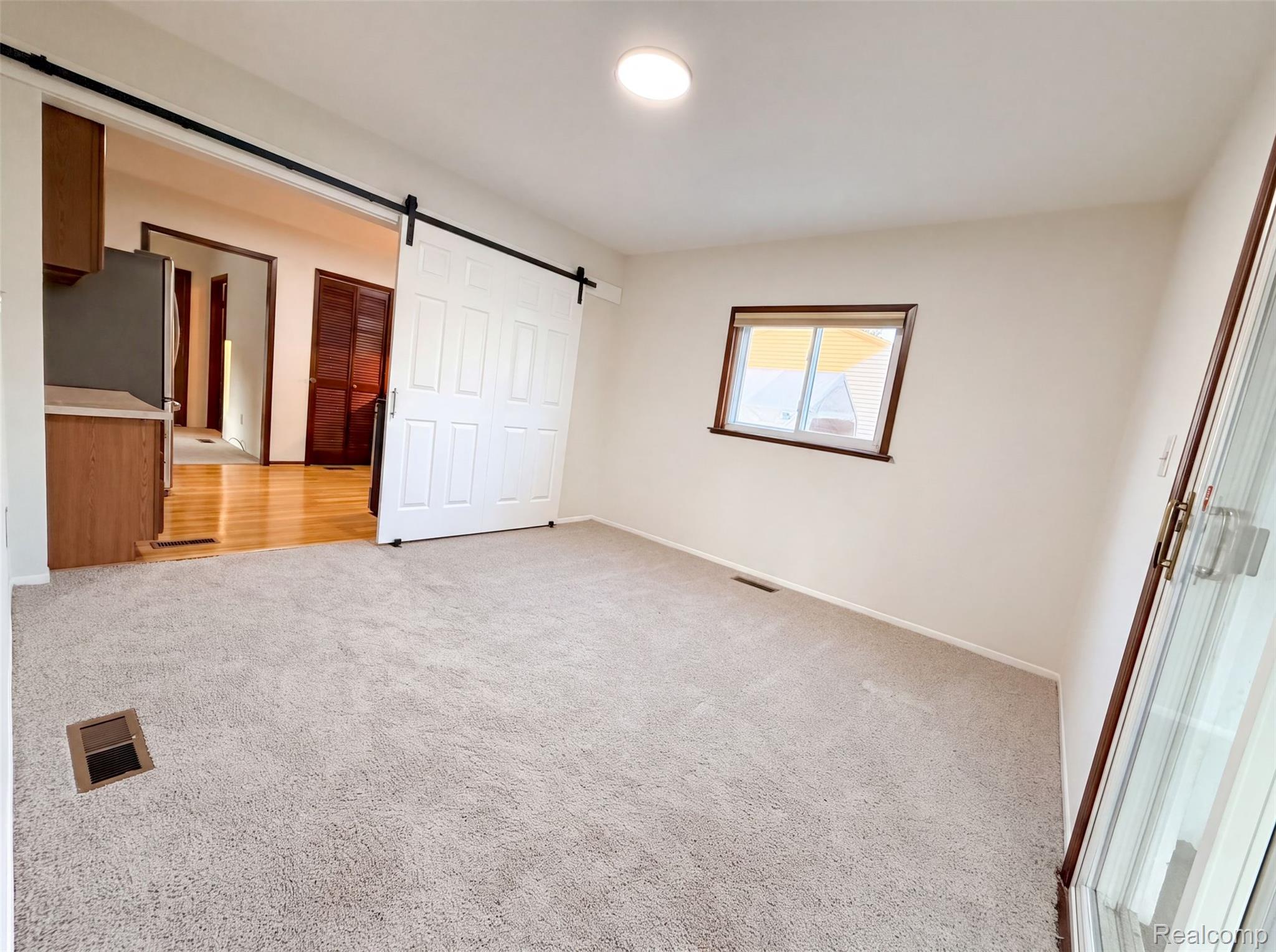 35115 University Street Property Photo 3