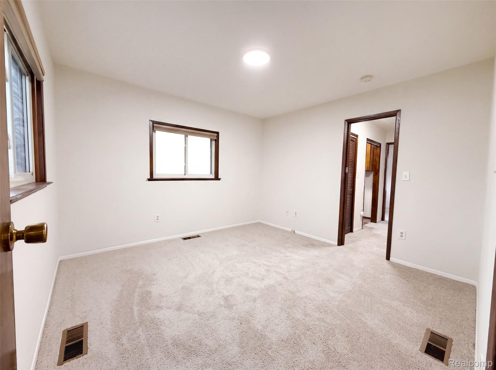 35115 University Street Property Photo 4