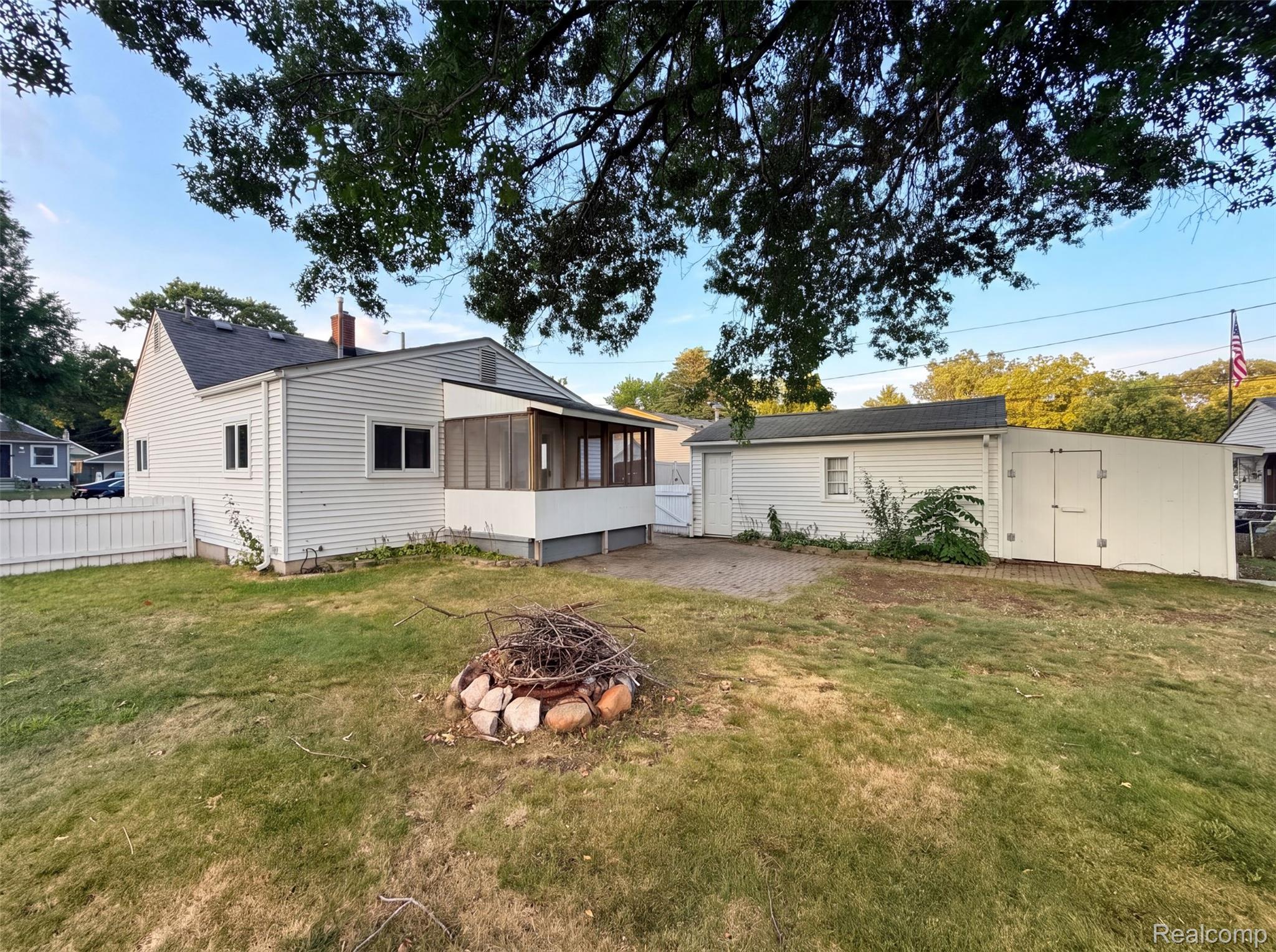 35115 University Street Property Photo 5