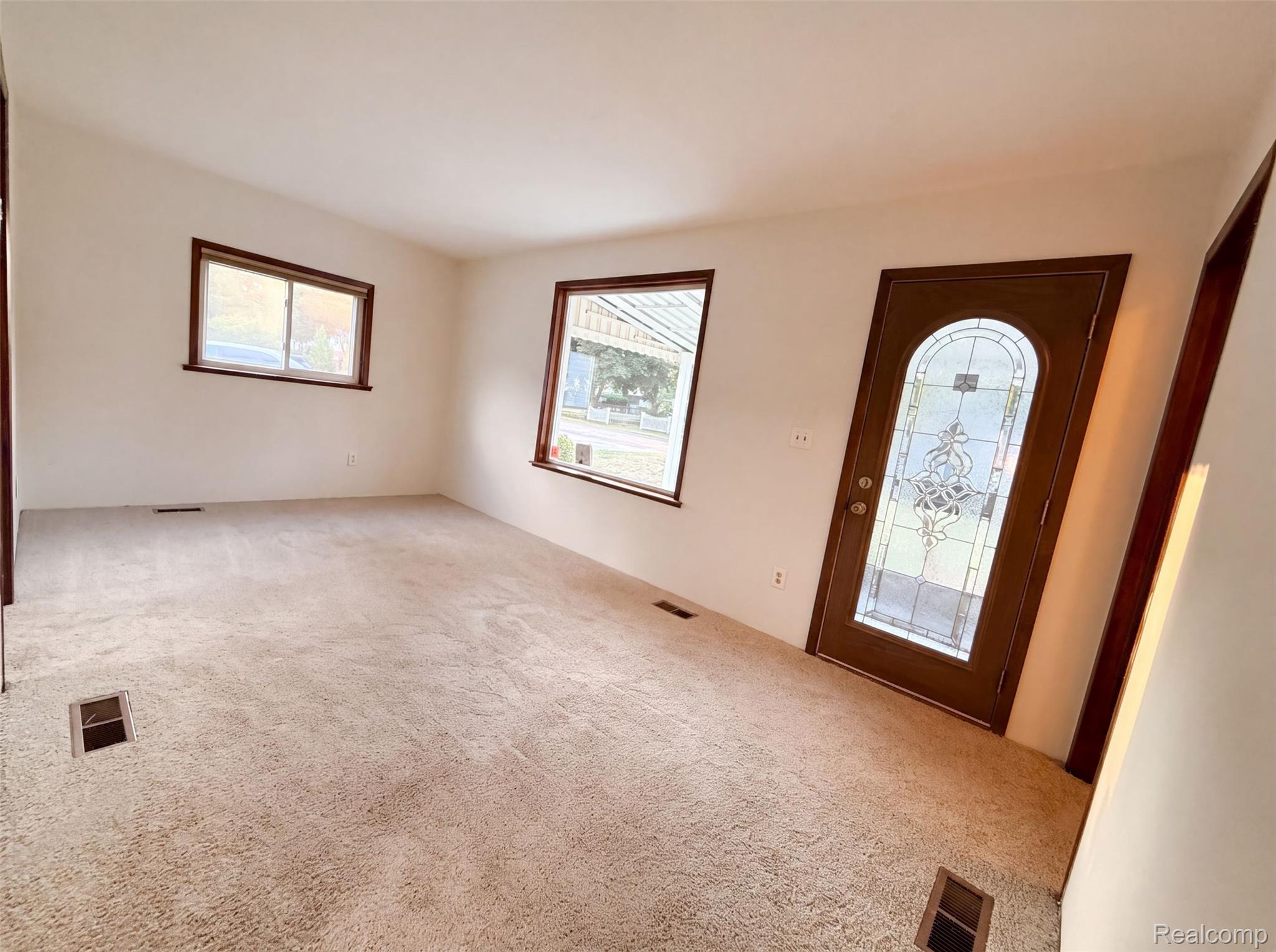 35115 University Street Property Photo 6