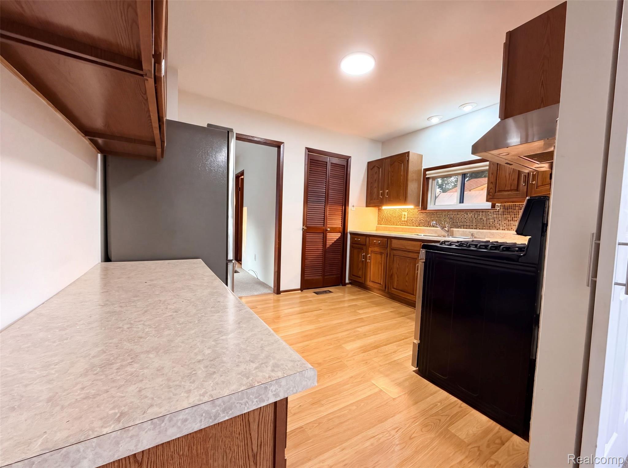 35115 University Street Property Photo 8