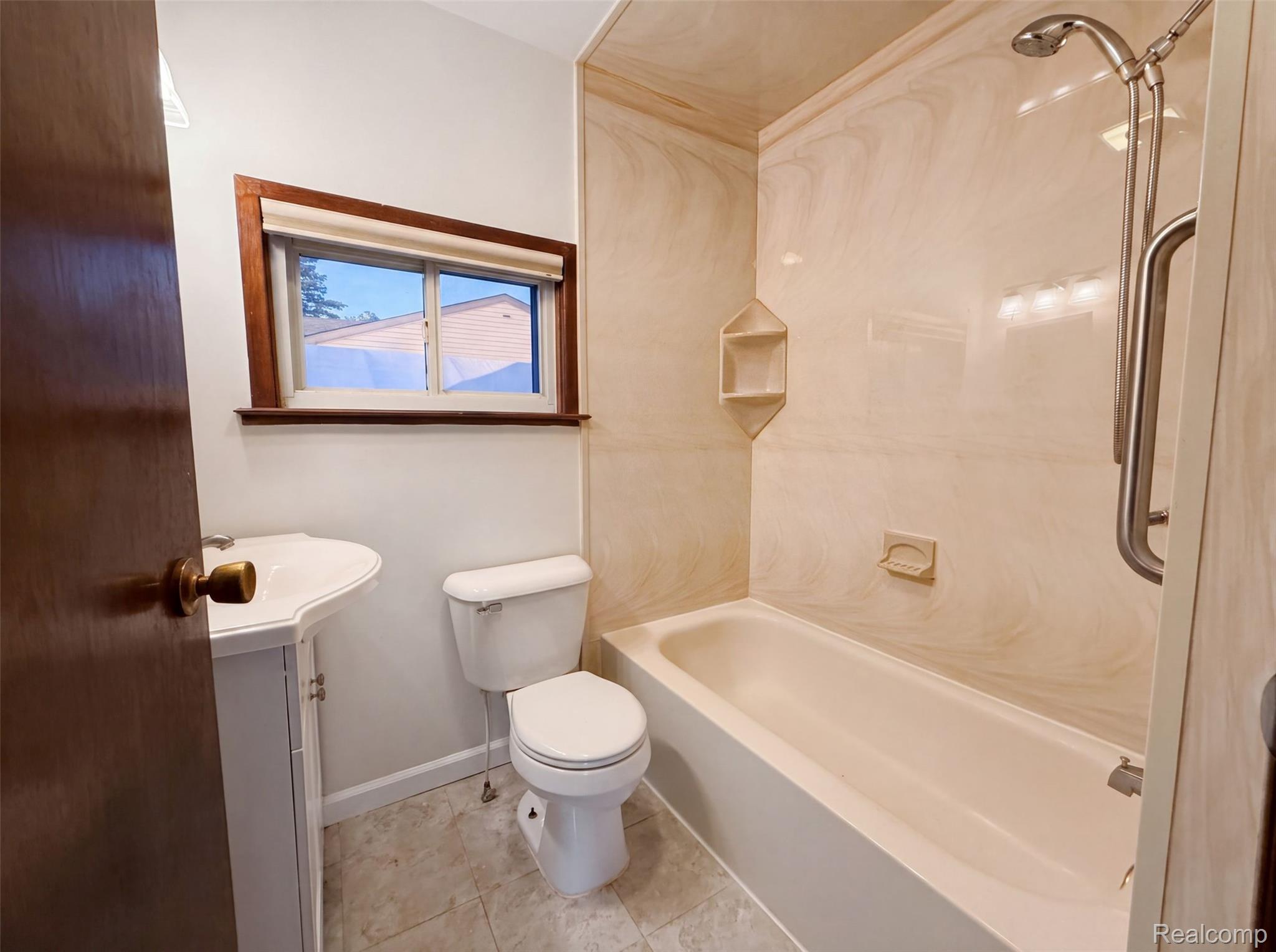 35115 University Street Property Photo 10