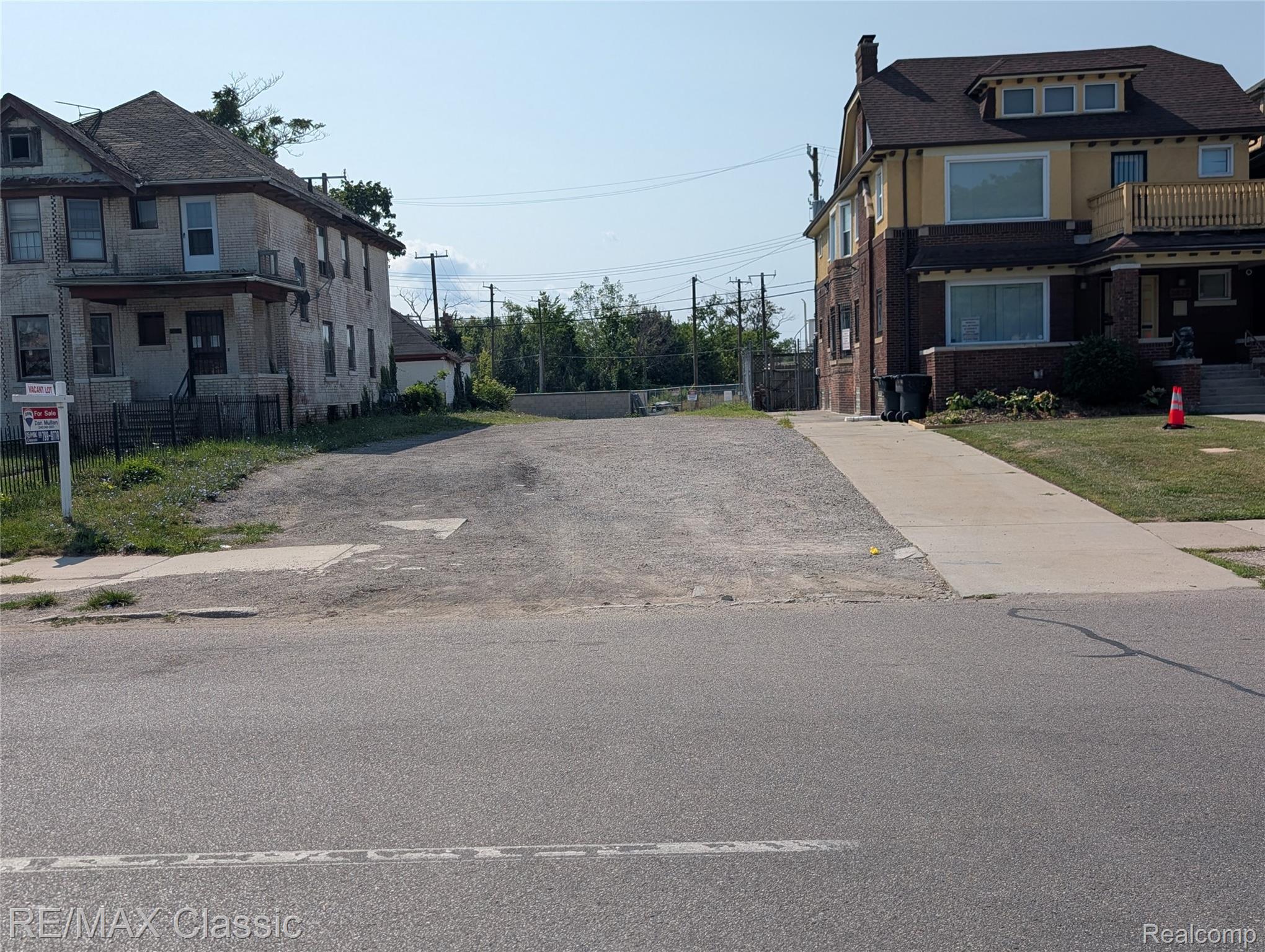 2678 W Grand Boulevard Property Photo 1