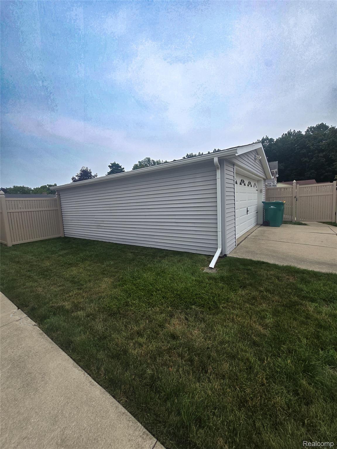 22792 Armstrong Avenue Property Photo 3