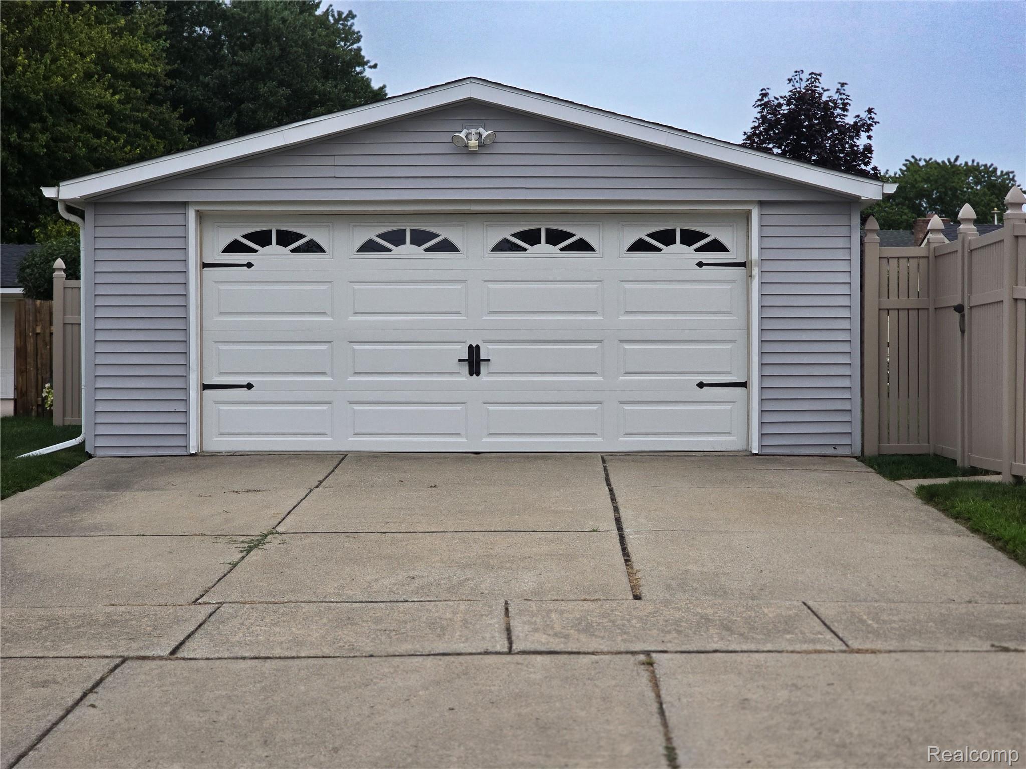 22792 Armstrong Avenue Property Photo 4