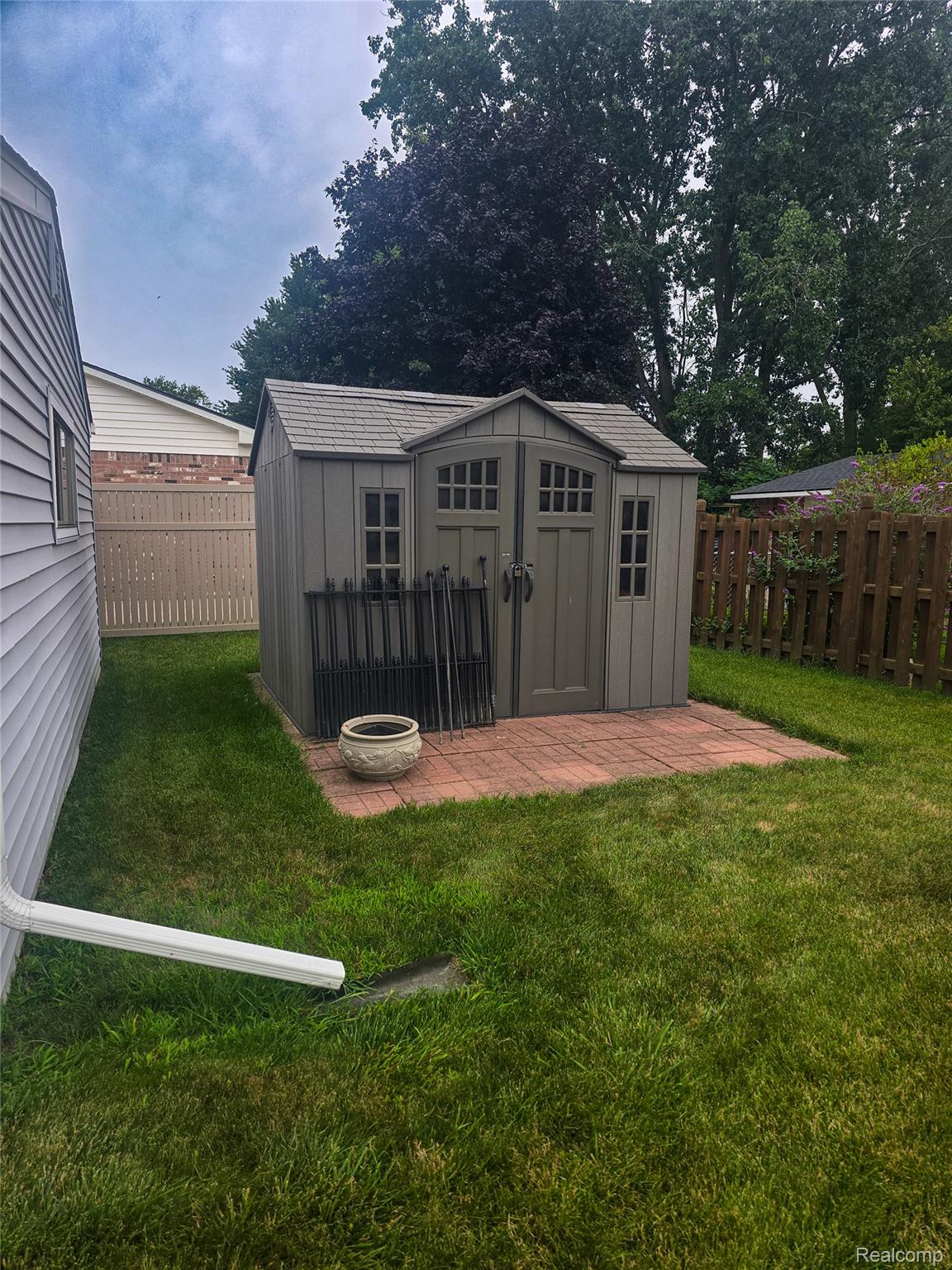 22792 Armstrong Avenue Property Photo 7