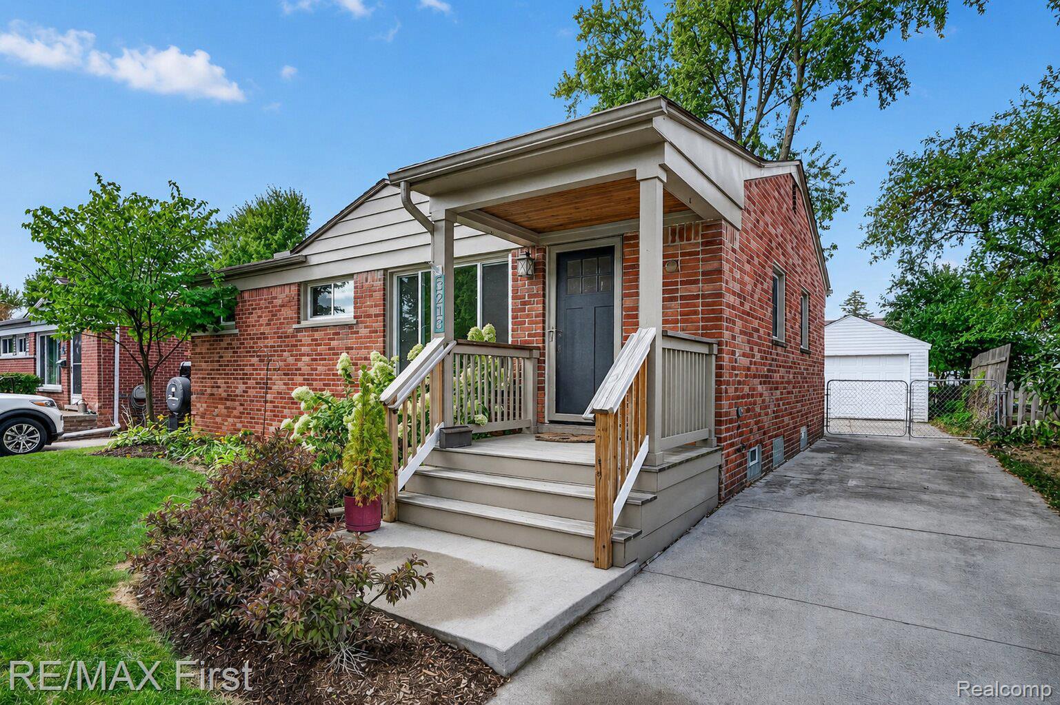 3213 Maplewood Avenue Property Photo 1