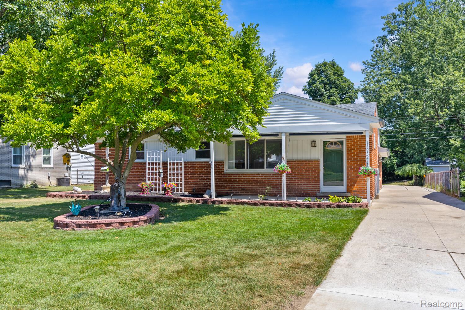 15922 Deering Street Property Photo 1