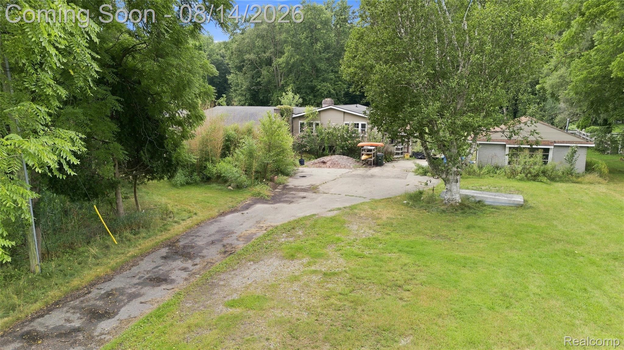 301 Willow Lane Property Photo 2