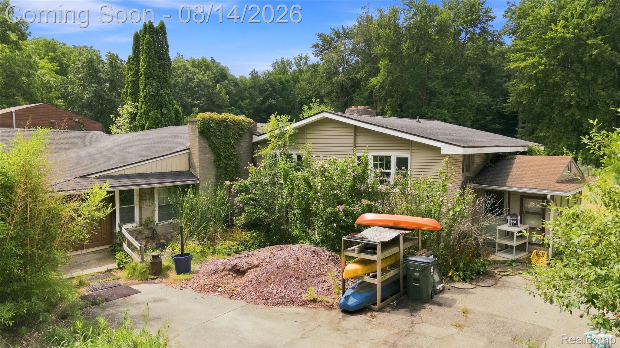 301 Willow Lane Property Photo 8
