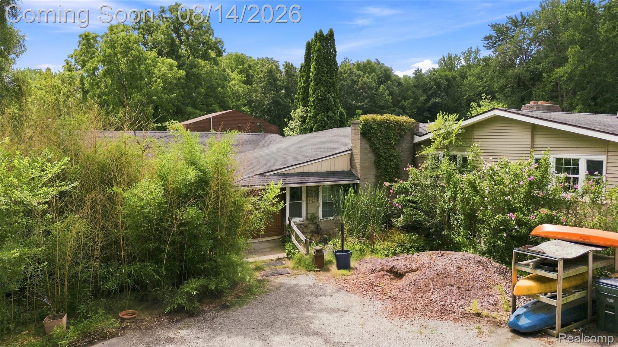 301 Willow Lane Property Photo 9