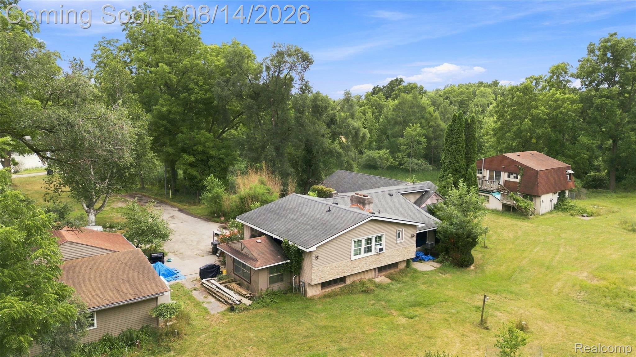 301 Willow Lane Property Photo 12