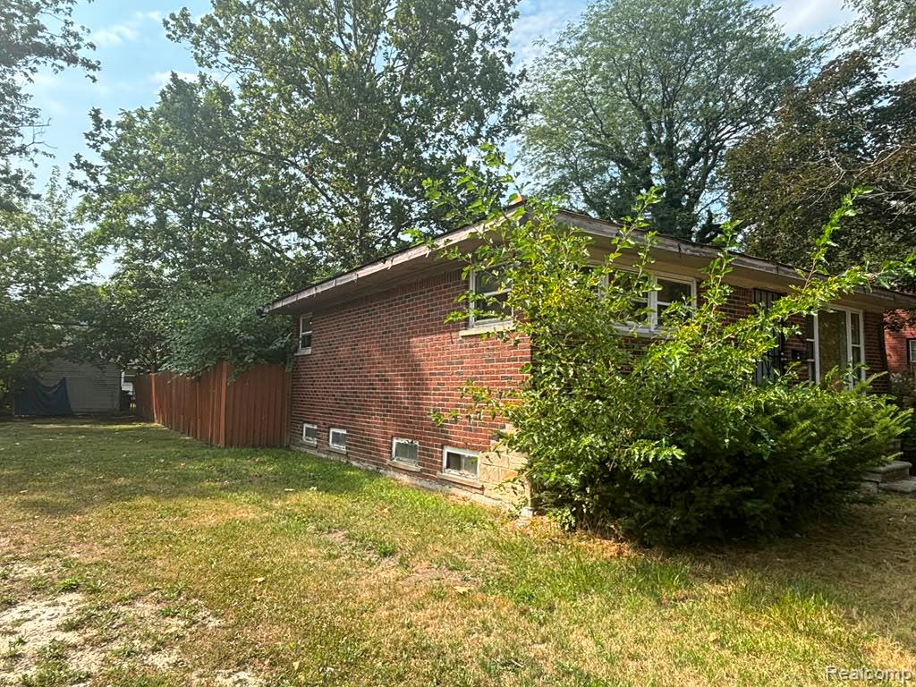 17200 Munich Street Property Photo 2