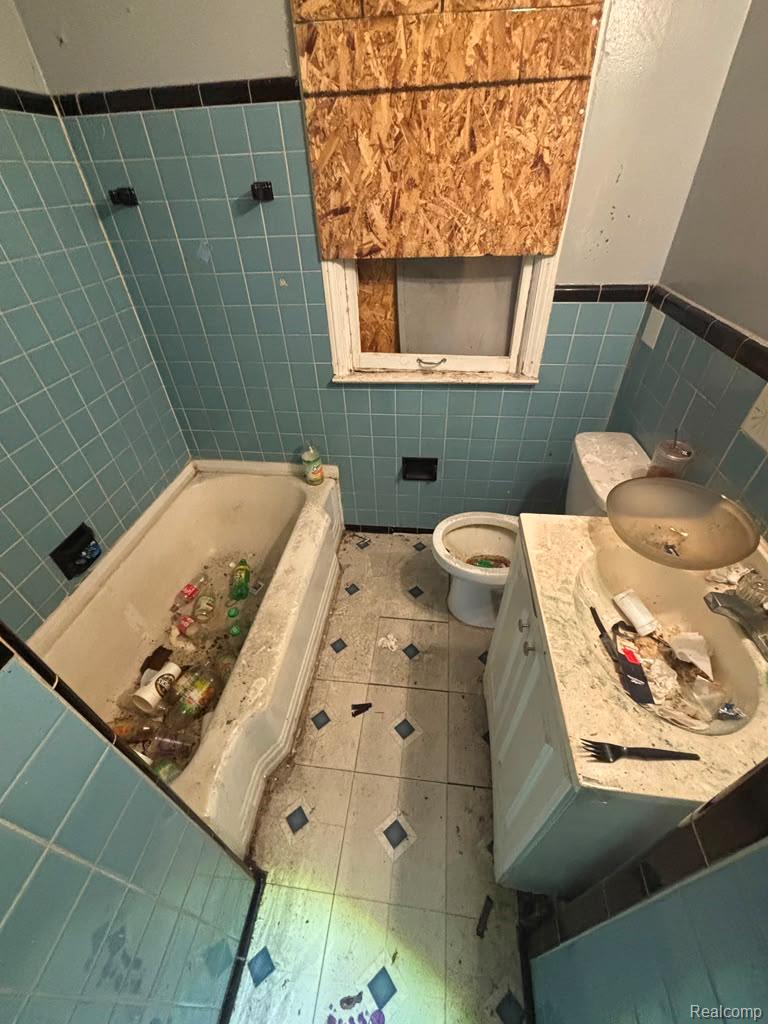17200 Munich Street Property Photo 6