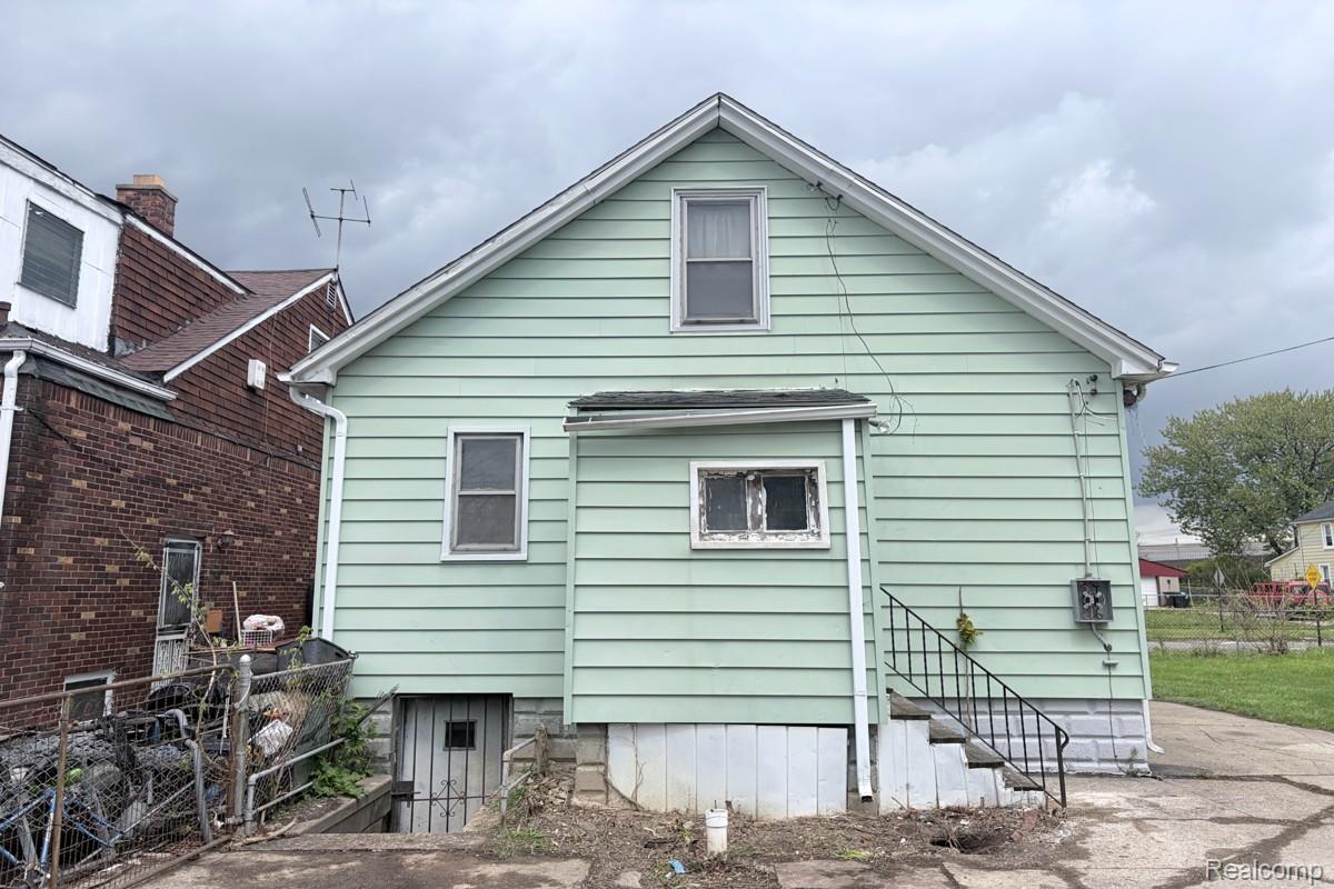 10132 Traverse Street Property Photo 4