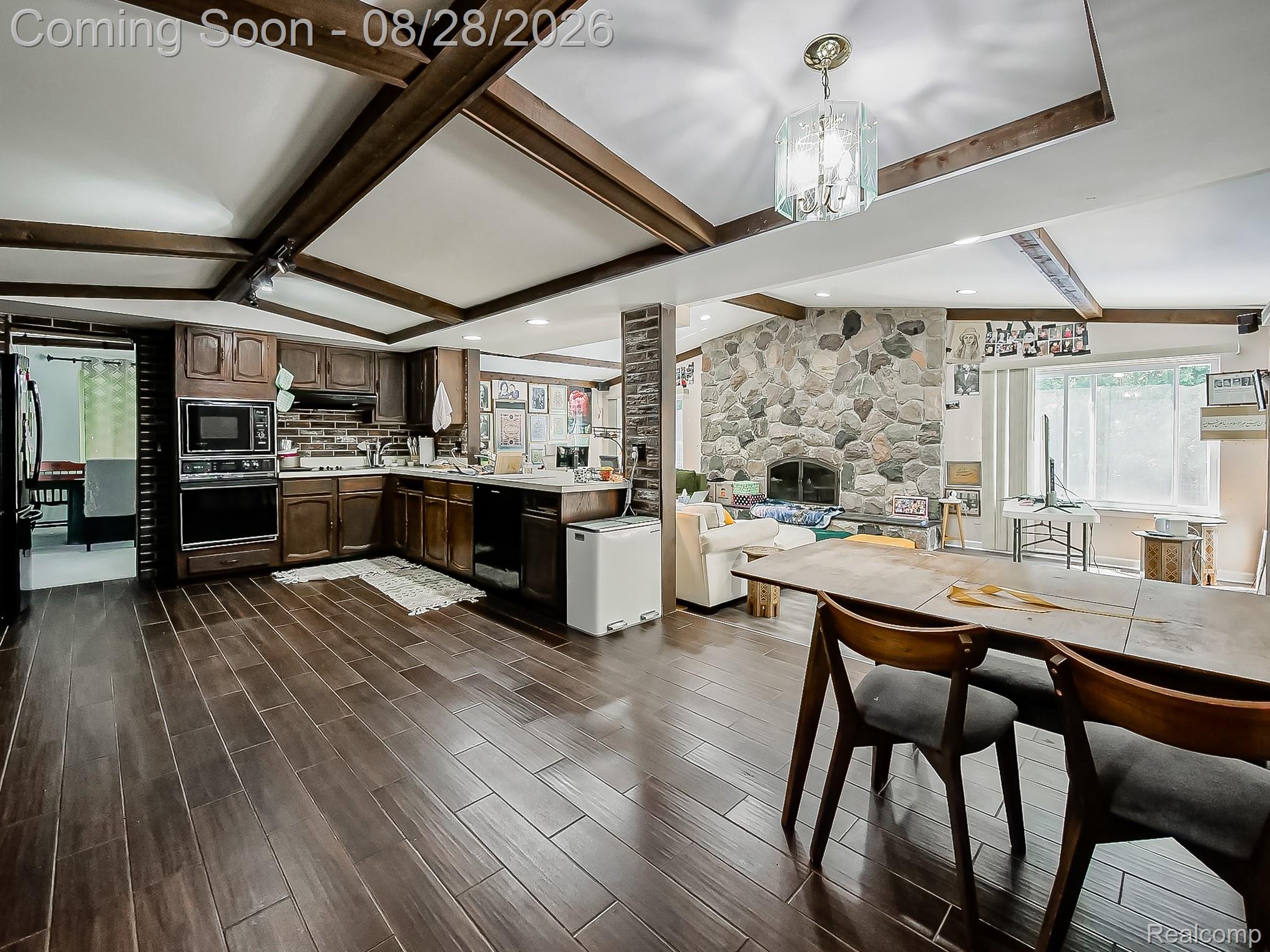 6052 Glen Eagles Drive Property Photo 4