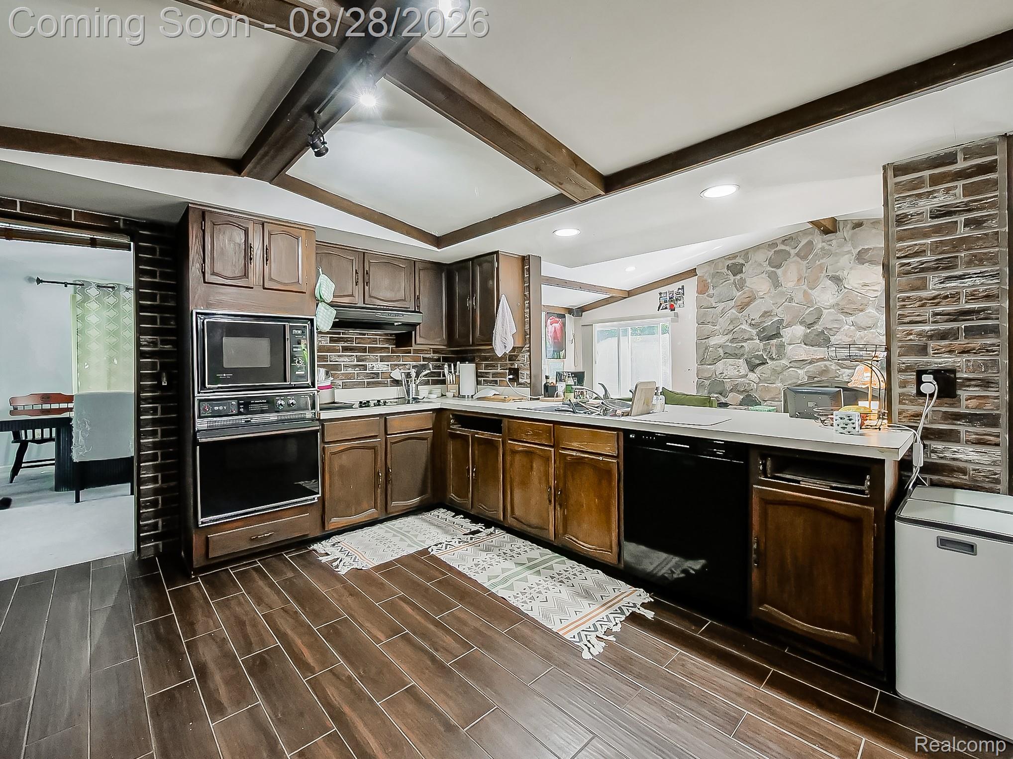 6052 Glen Eagles Drive Property Photo 5