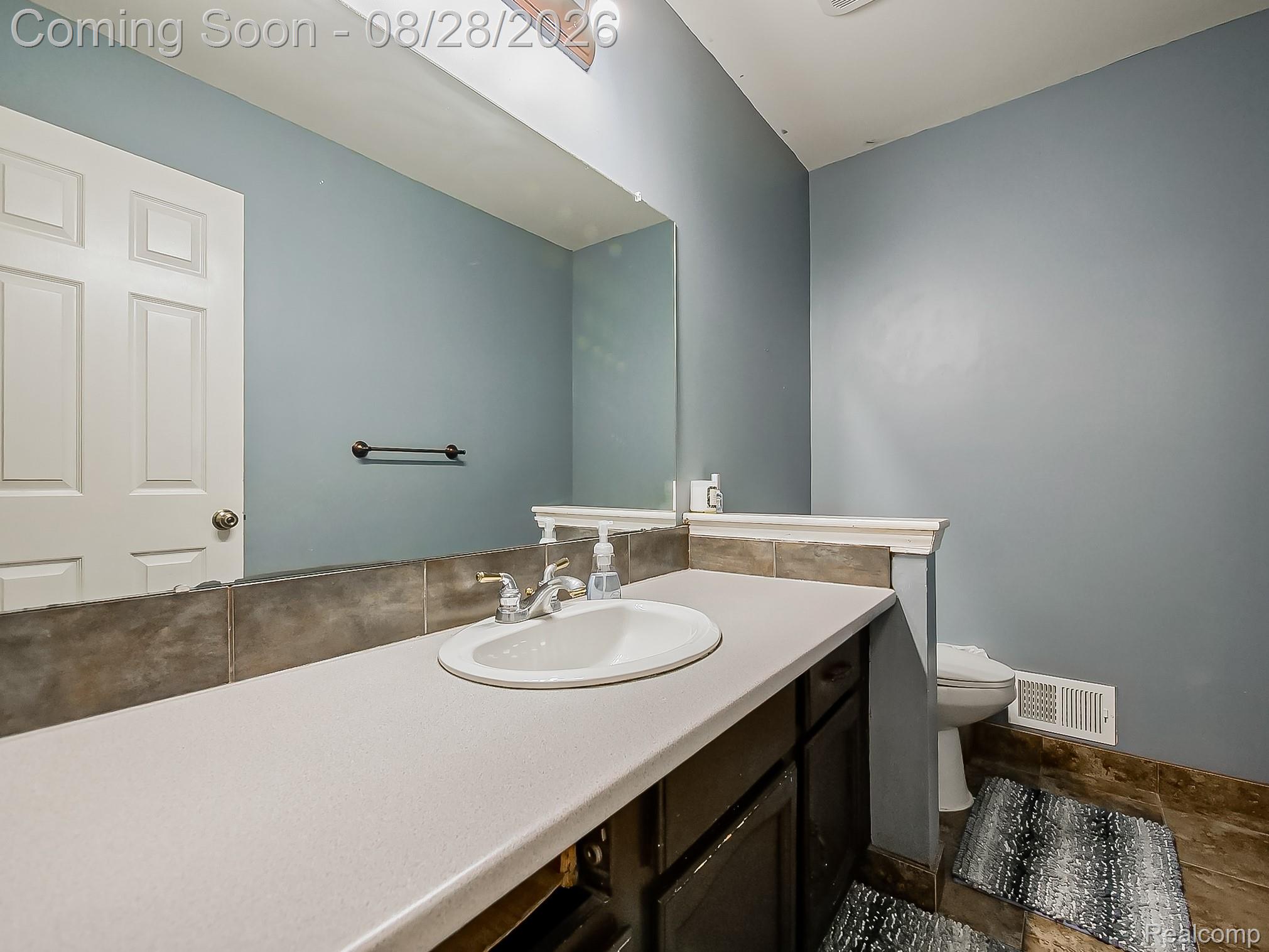 6052 Glen Eagles Drive Property Photo 10