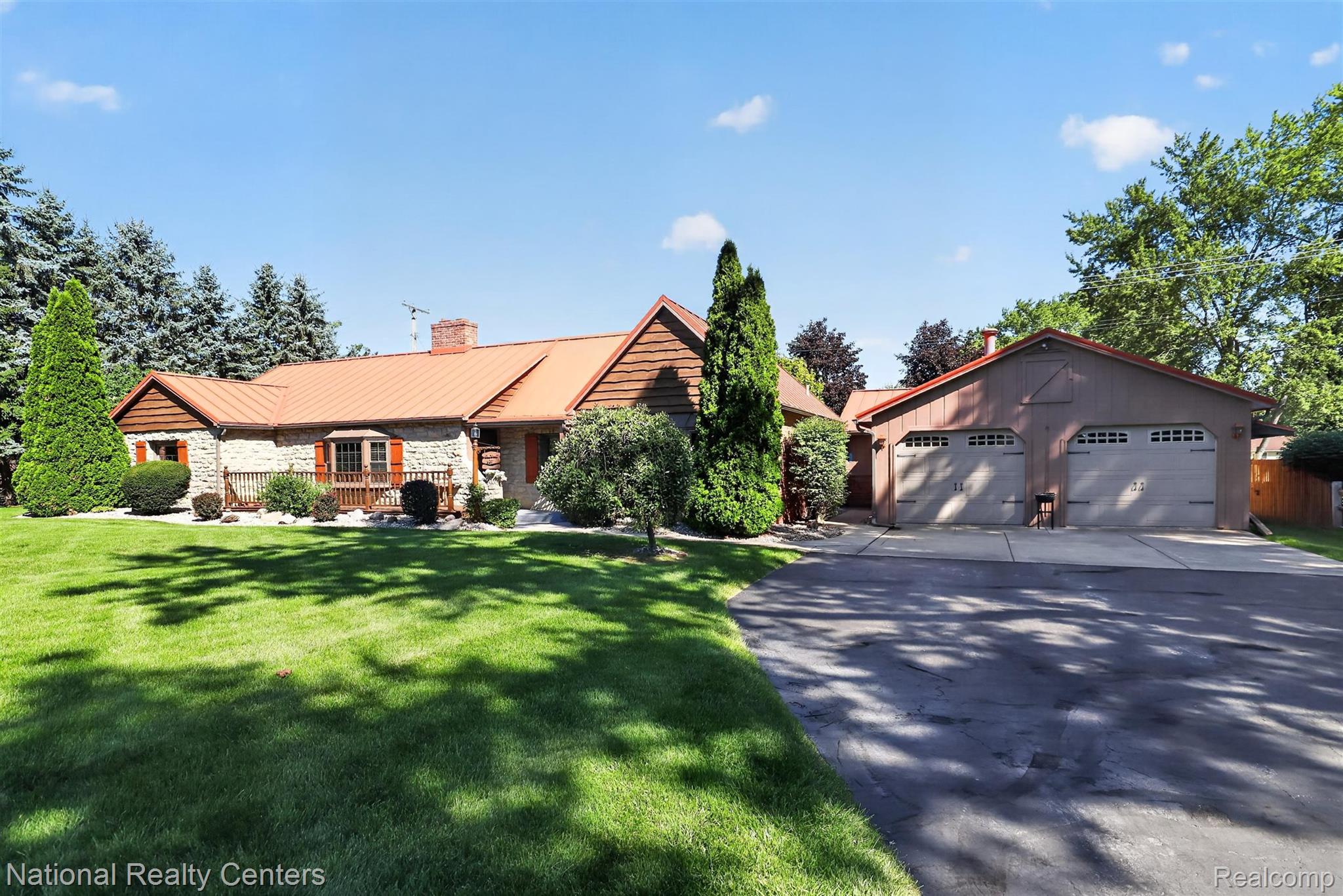 127 W Albain Road Property Photo 3