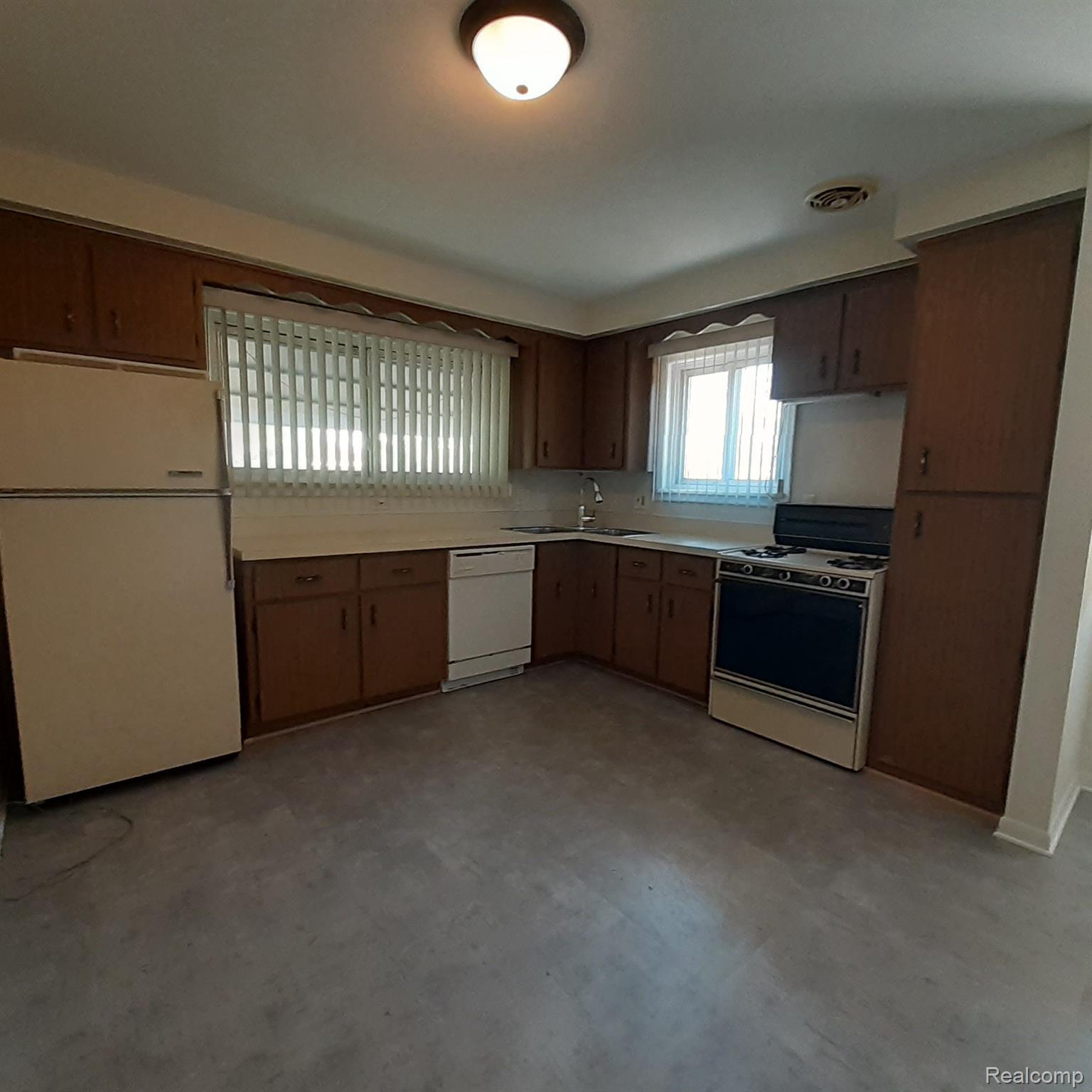 4938 Roosevelt Boulevard Property Photo 2