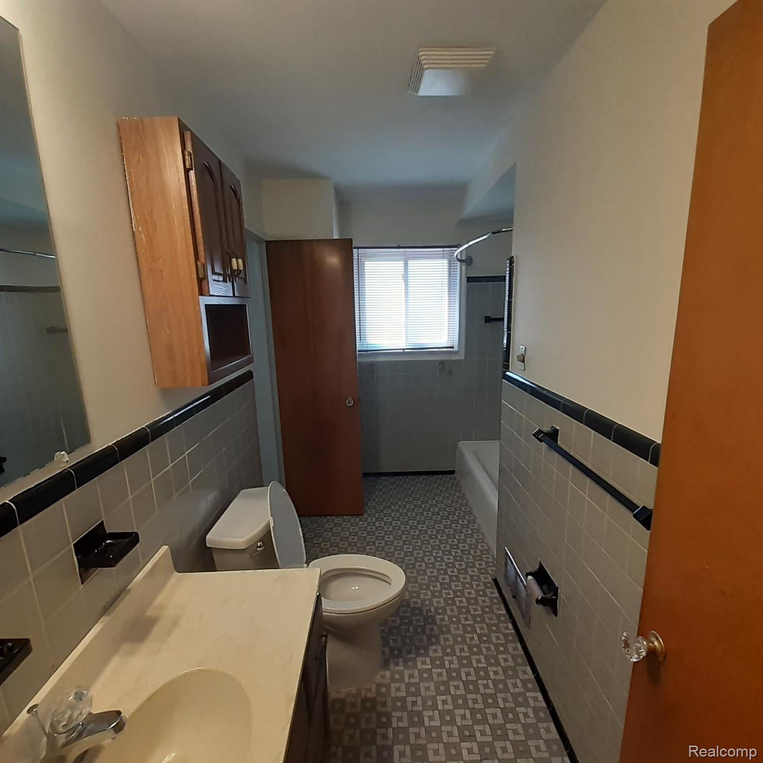 4938 Roosevelt Boulevard Property Photo 4
