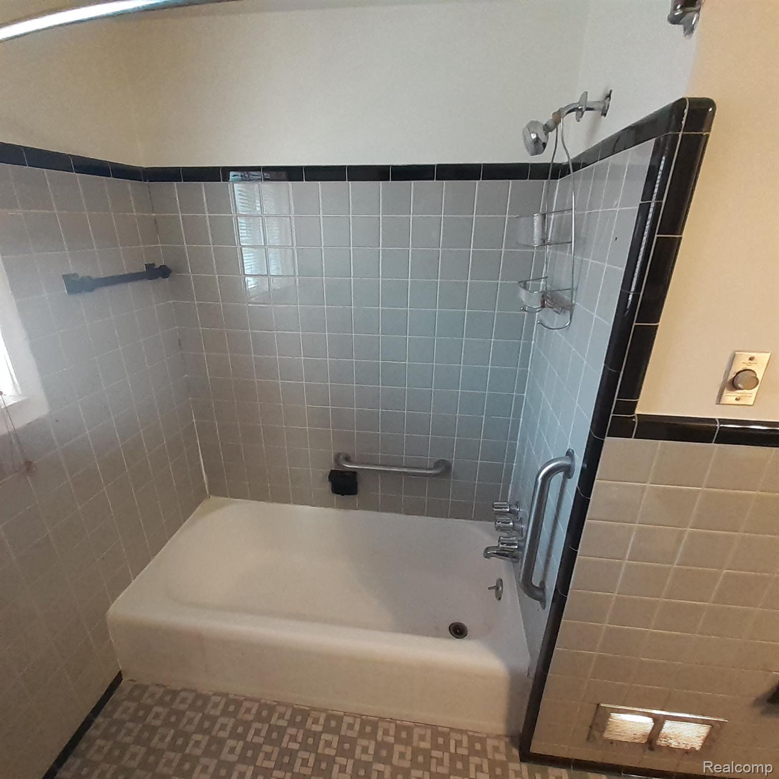 4938 Roosevelt Boulevard Property Photo 5