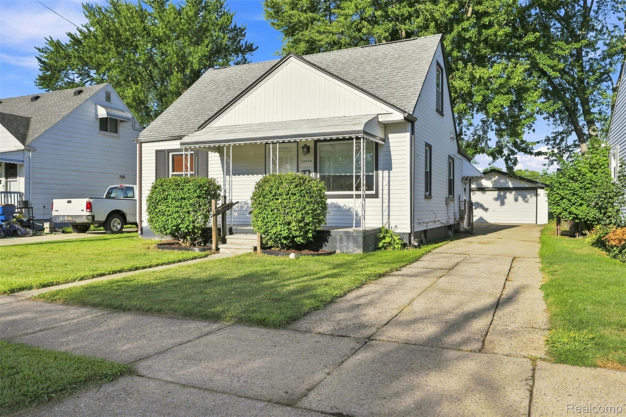 24495 Stewart Avenue Property Photo 1