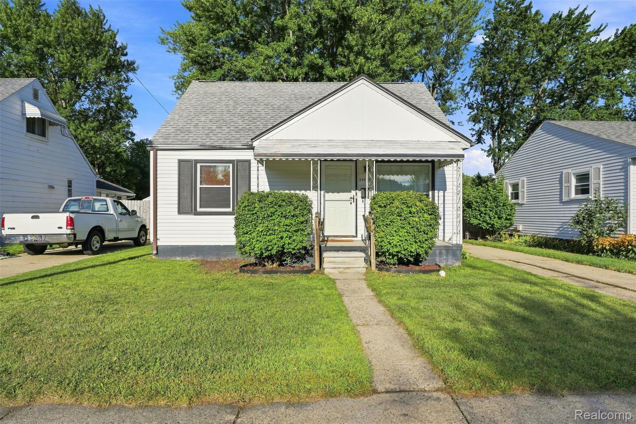 24495 Stewart Avenue Property Photo 2