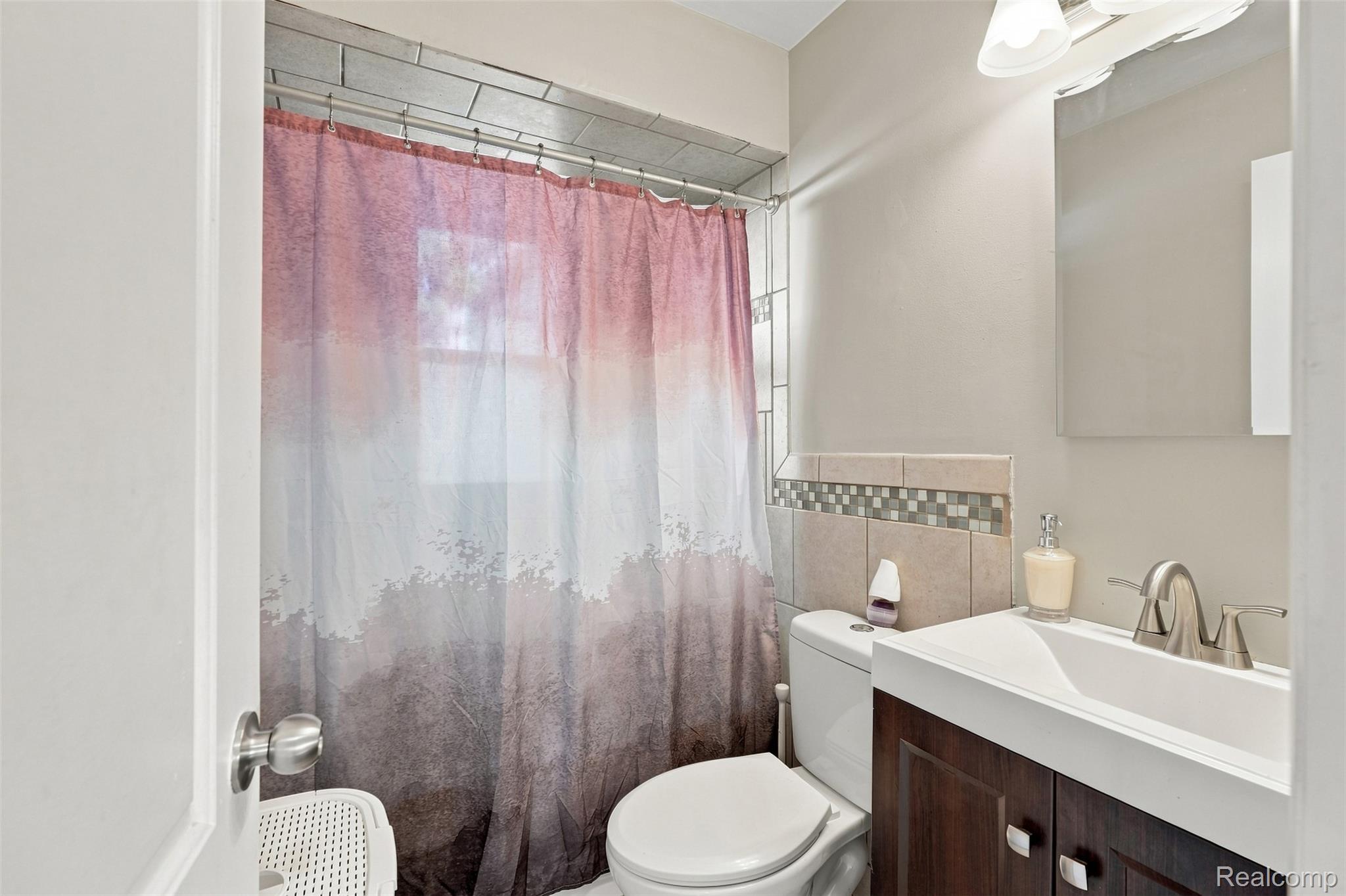 24495 Stewart Avenue Property Photo 6