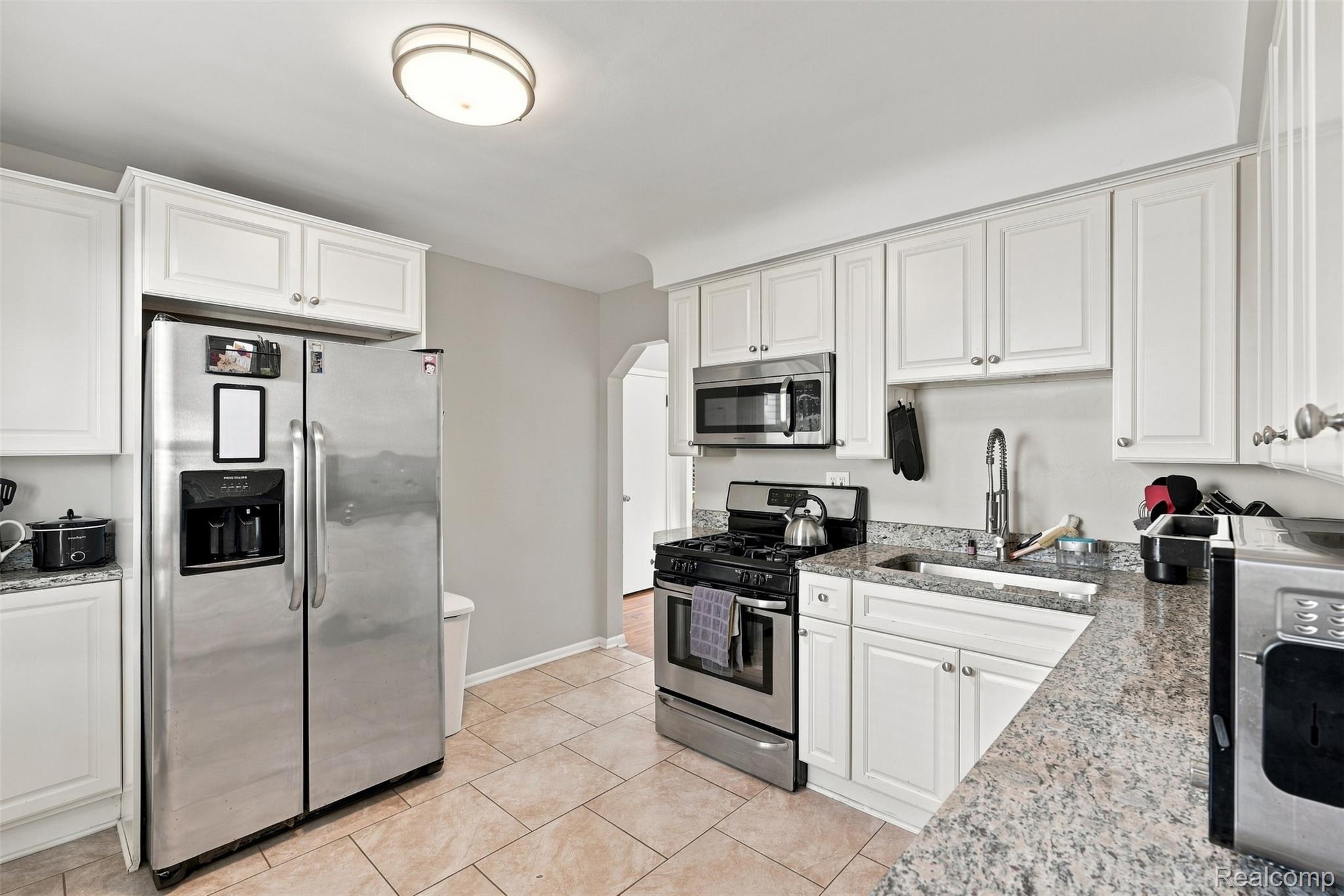 24495 Stewart Avenue Property Photo 10