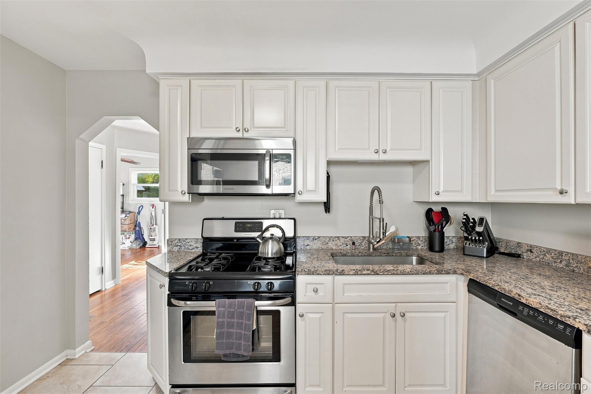 24495 Stewart Avenue Property Photo 11
