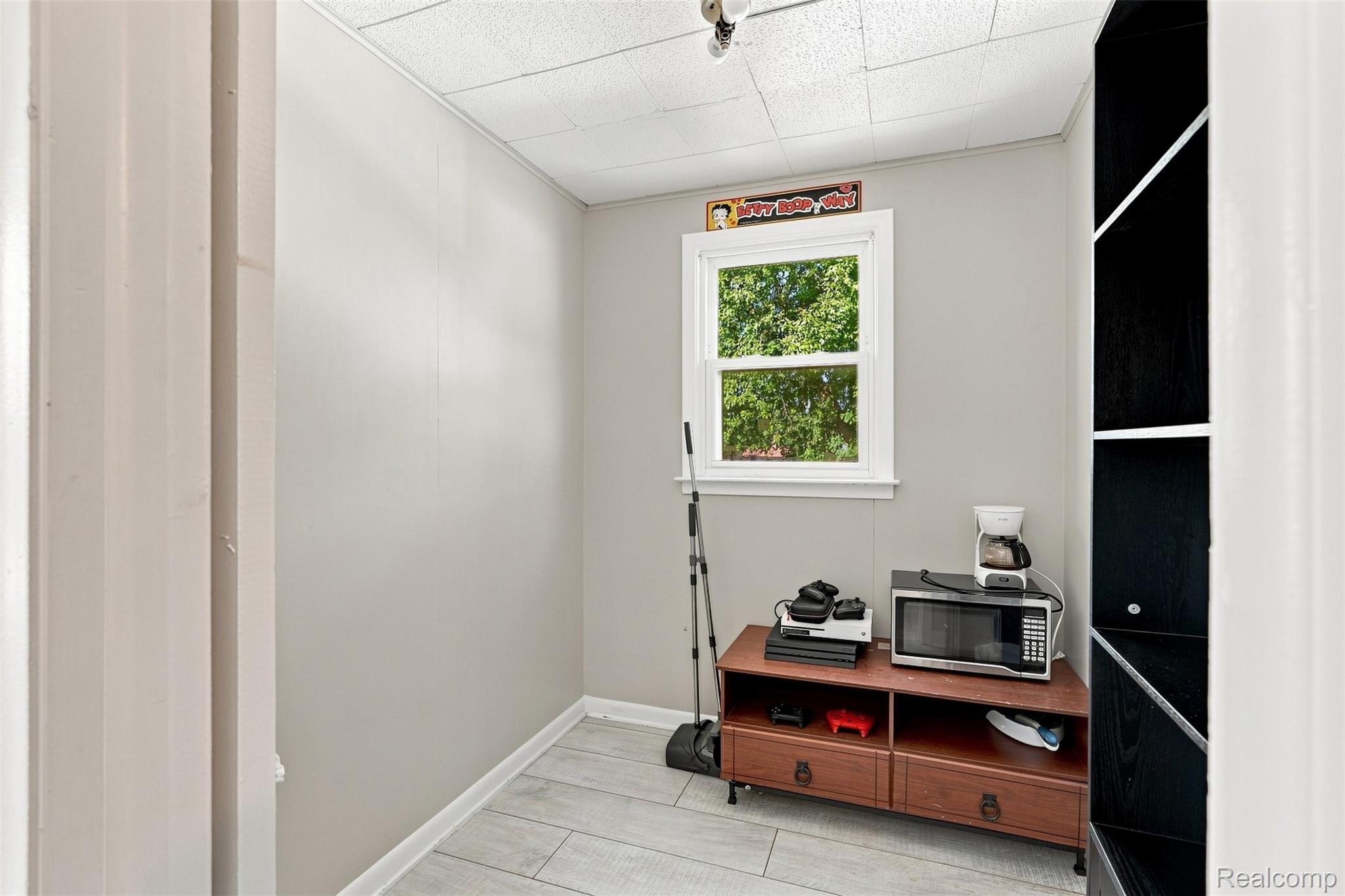 24495 Stewart Avenue Property Photo 16