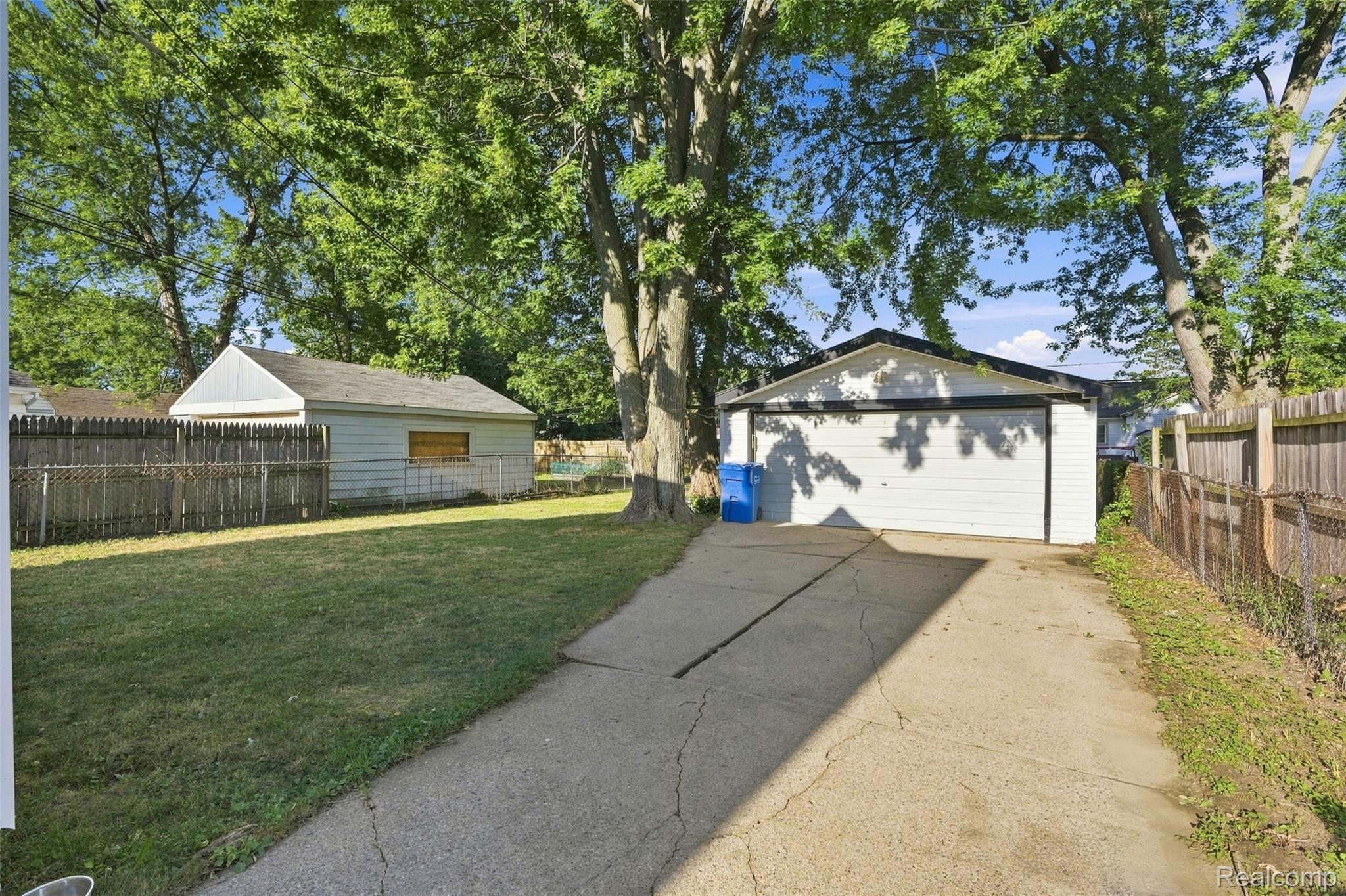 24495 Stewart Avenue Property Photo 17