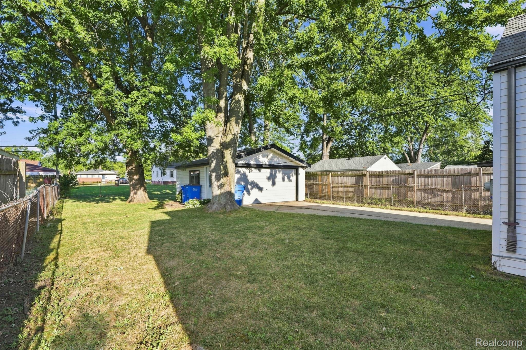 24495 Stewart Avenue Property Photo 20