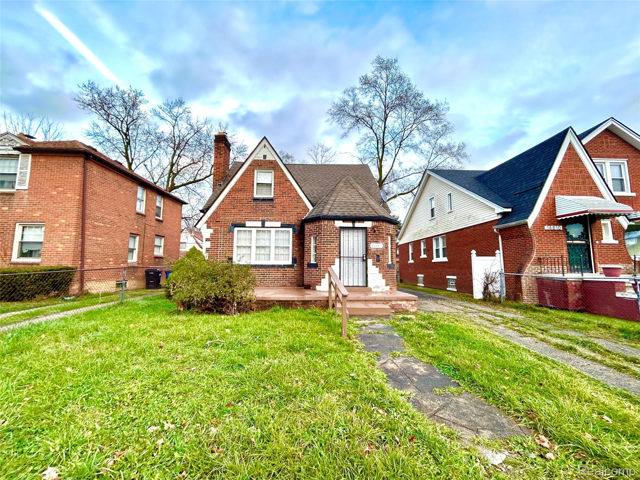 20261063437 Property Photo 2