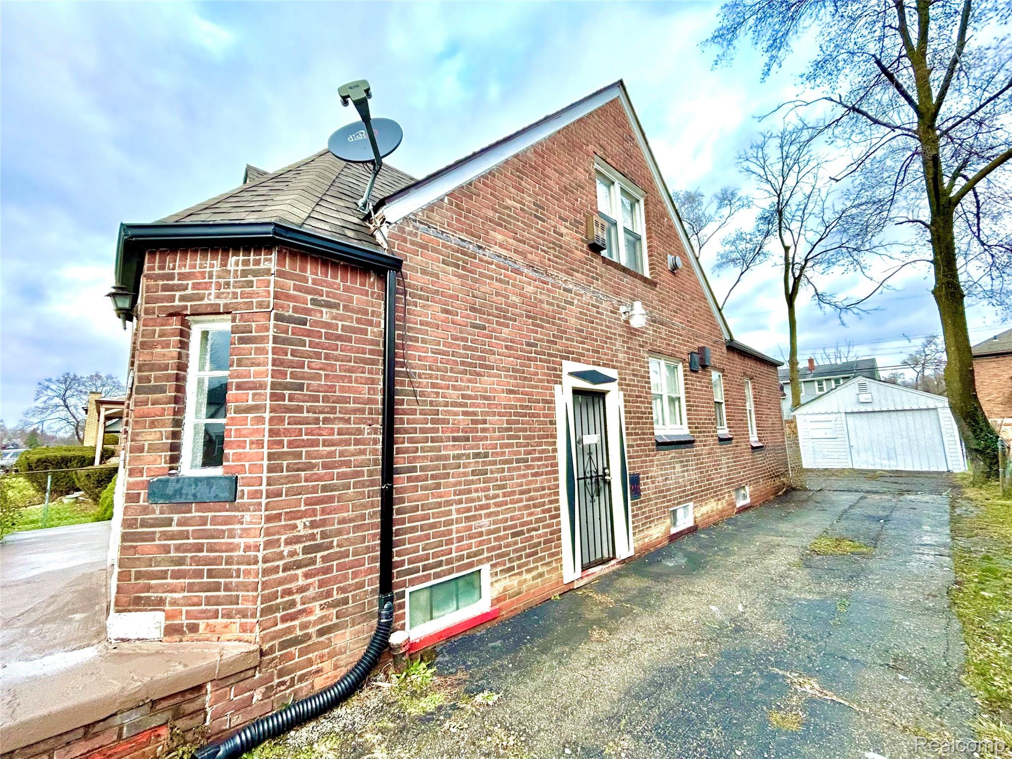 20261063437 Property Photo 5