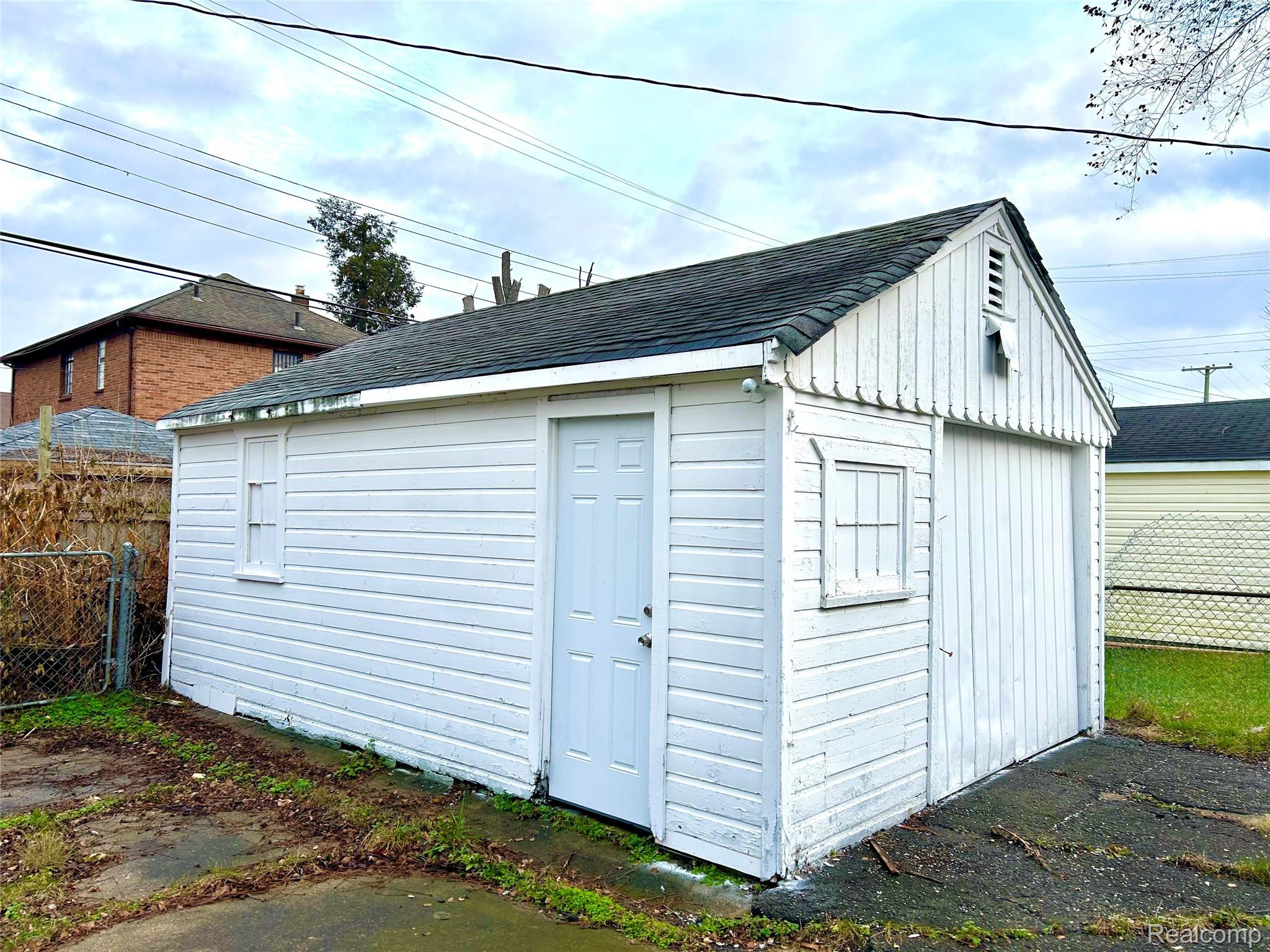 20261063437 Property Photo 8