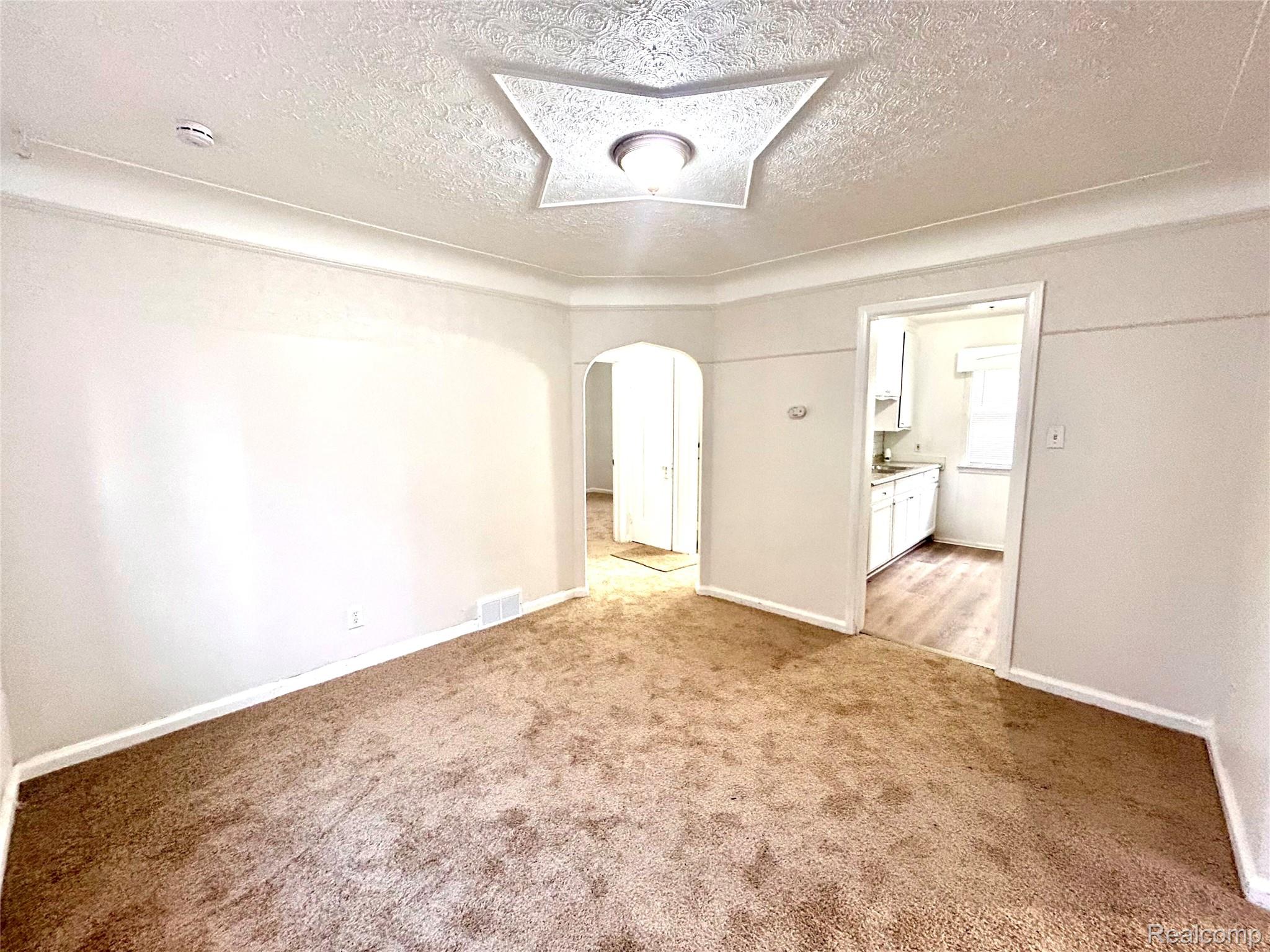 20261063437 Property Photo 11
