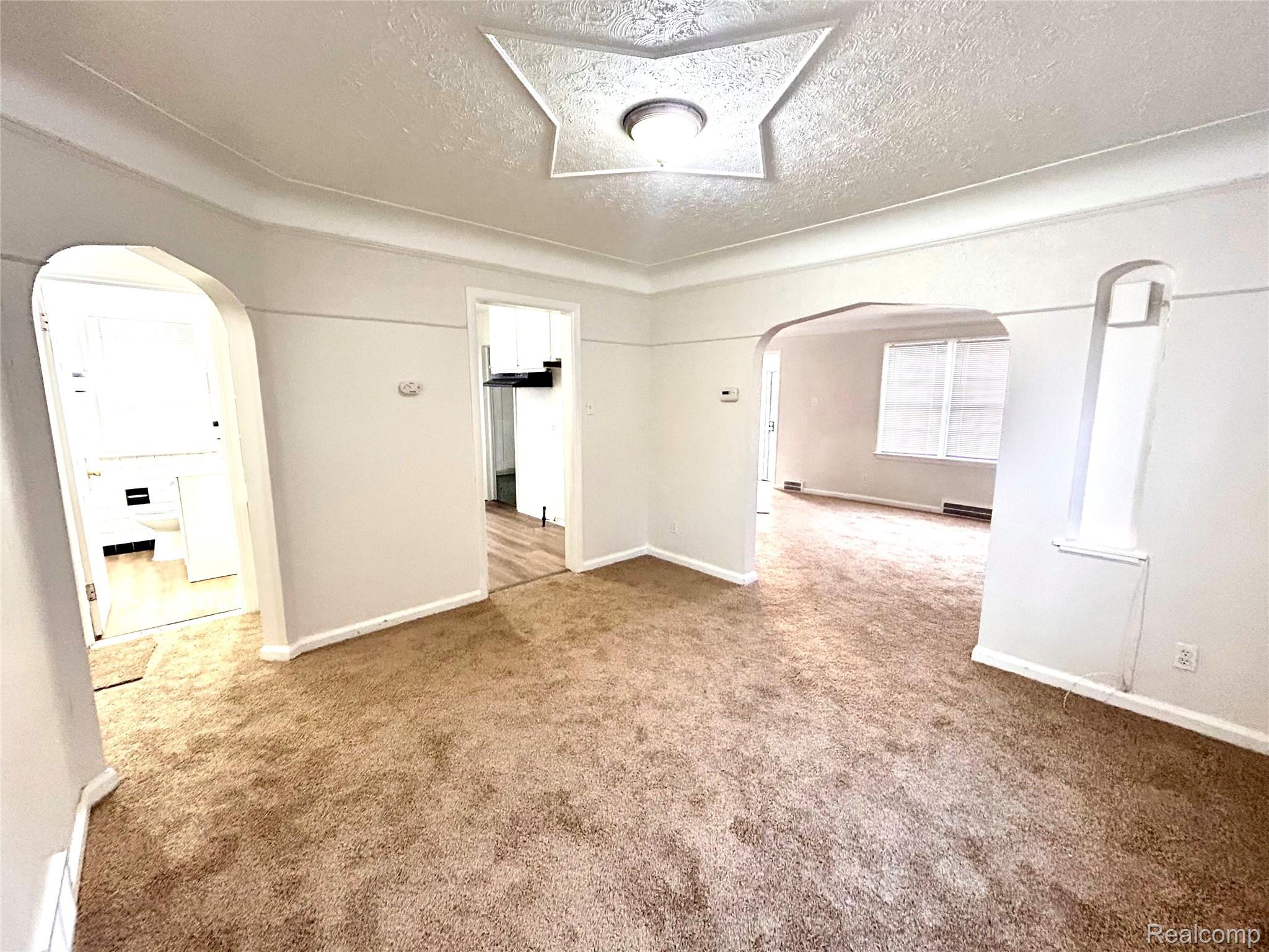20261063437 Property Photo 12