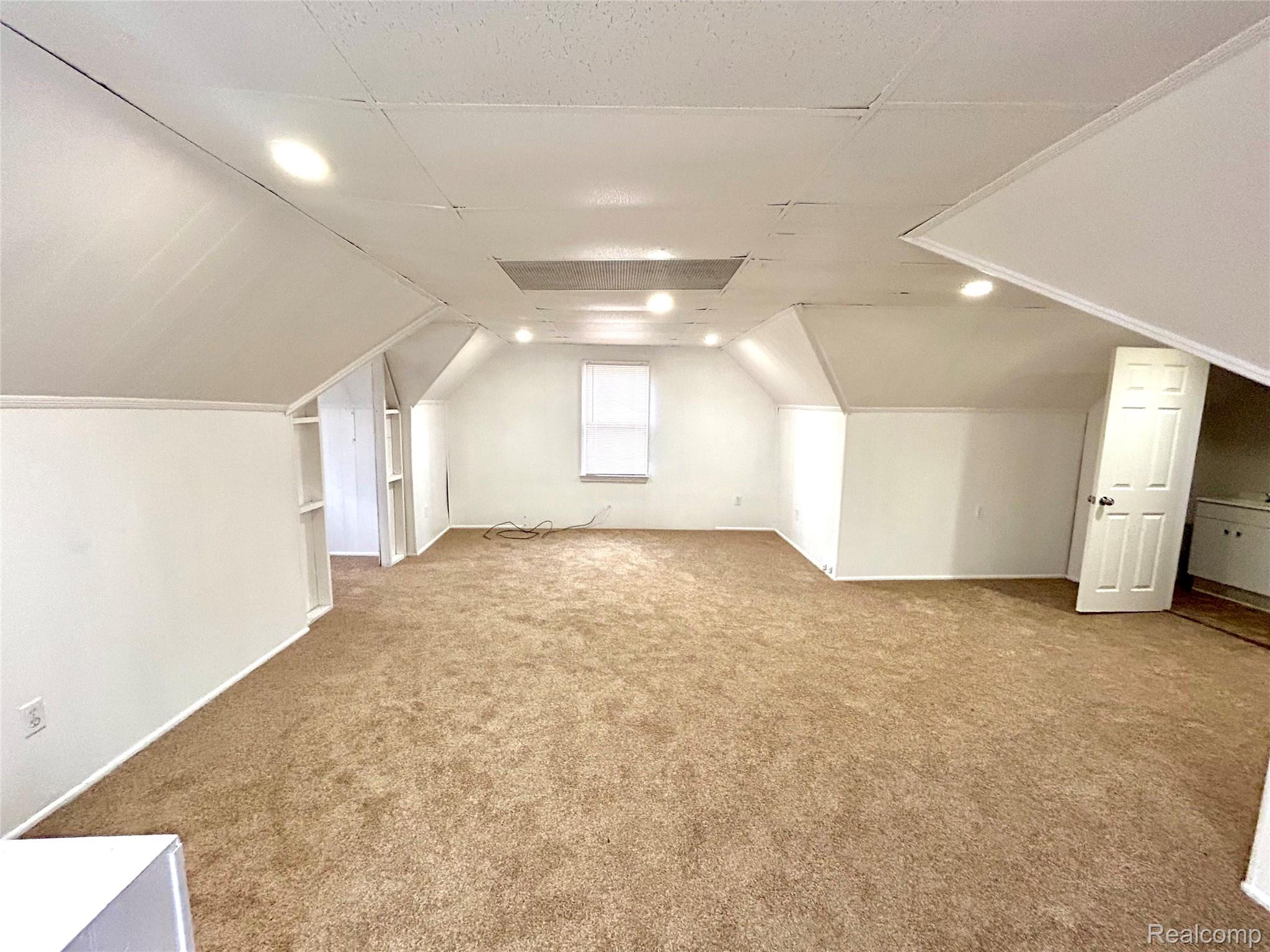 20261063437 Property Photo 21