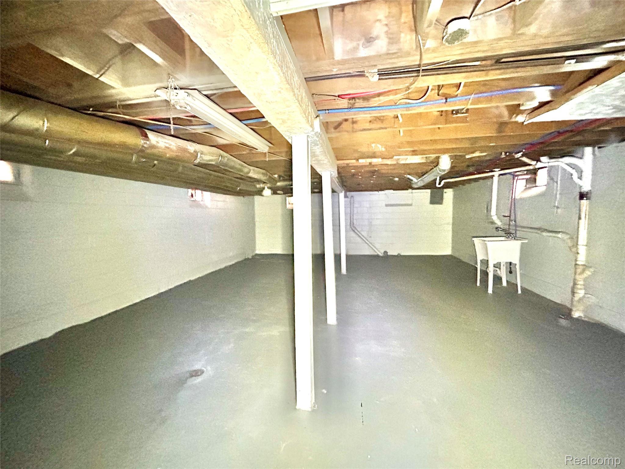 20261063437 Property Photo 25