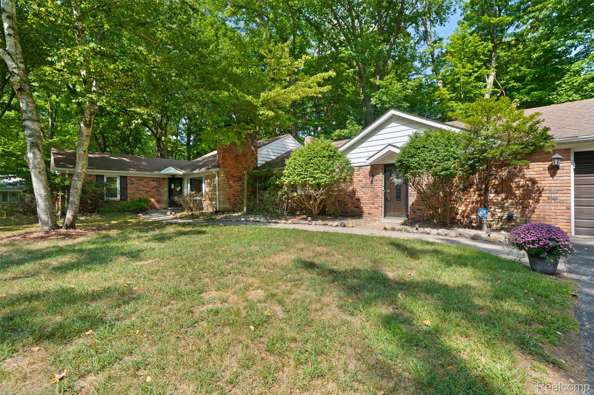 23640 Oak Glen Drive Property Photo 2