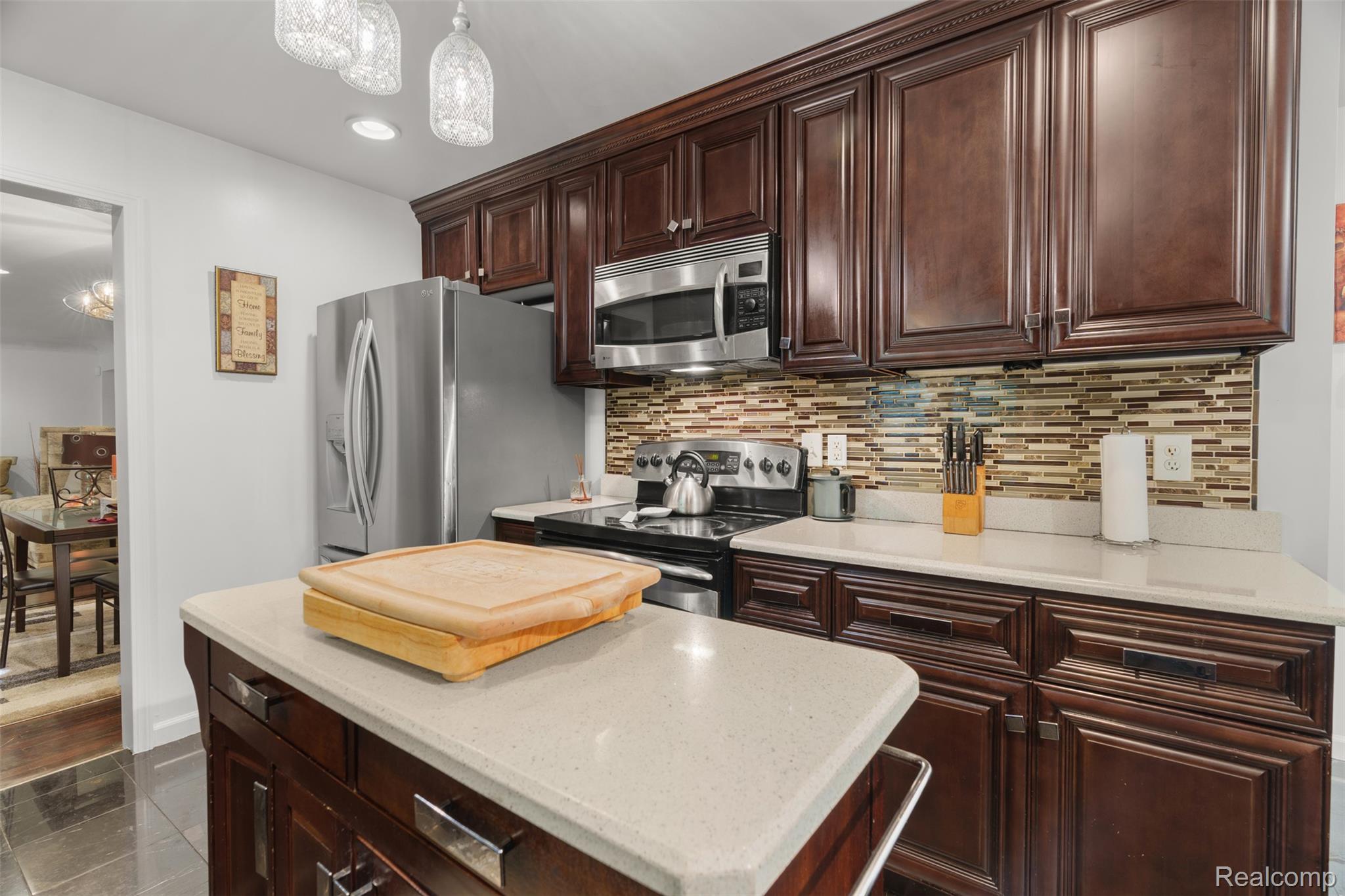 23640 Oak Glen Drive Property Photo 10
