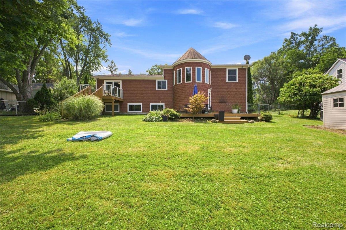1255 Paul Boulevard Property Photo 2